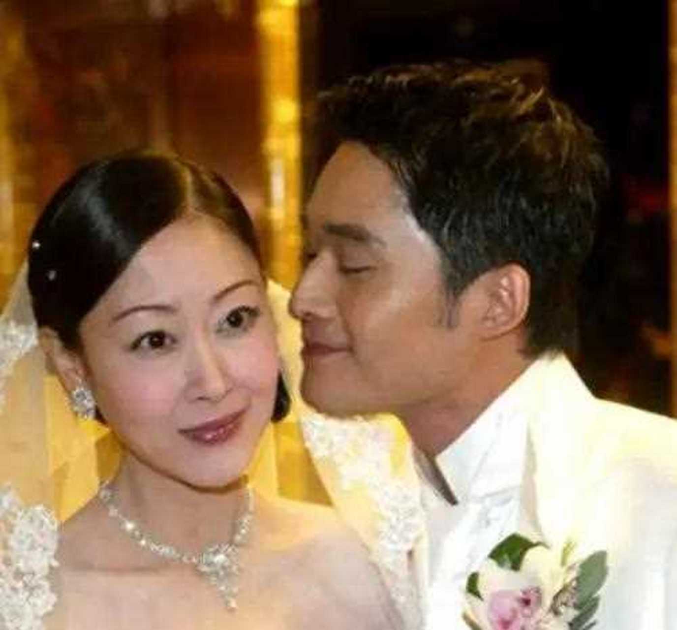 好闺蜜蒋勤勤却被推到了风口浪尖上,因为于佳卉曾怒斥:蒋勤勤,我老公