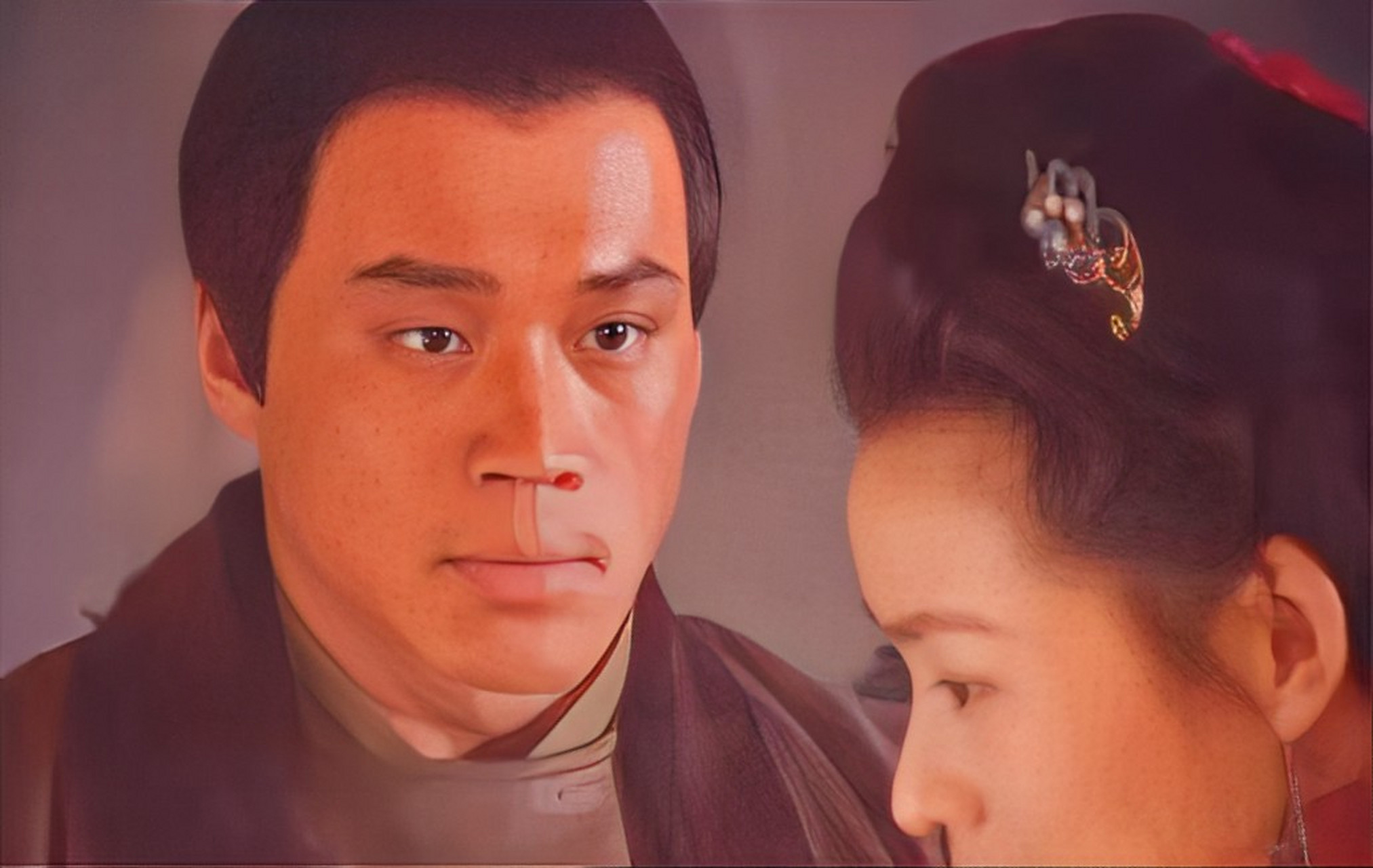 在《水浒传》中,扮演武松的丁海峰爱上了扮演潘金莲的王思懿.