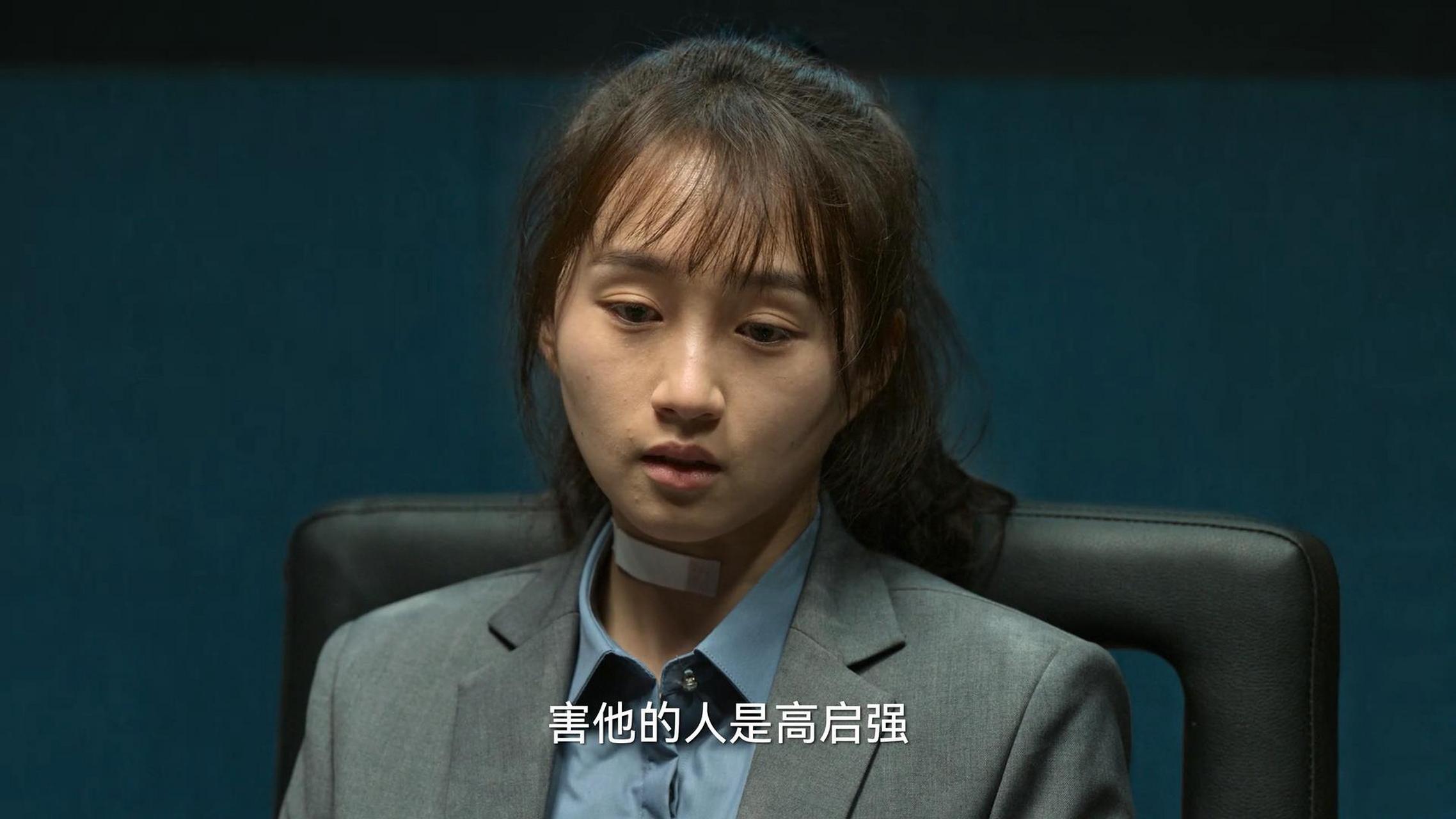 在电视剧《狂飙》里面,黄瑶作为失足妇女黄翠翠和劳改犯陈金默的亲生
