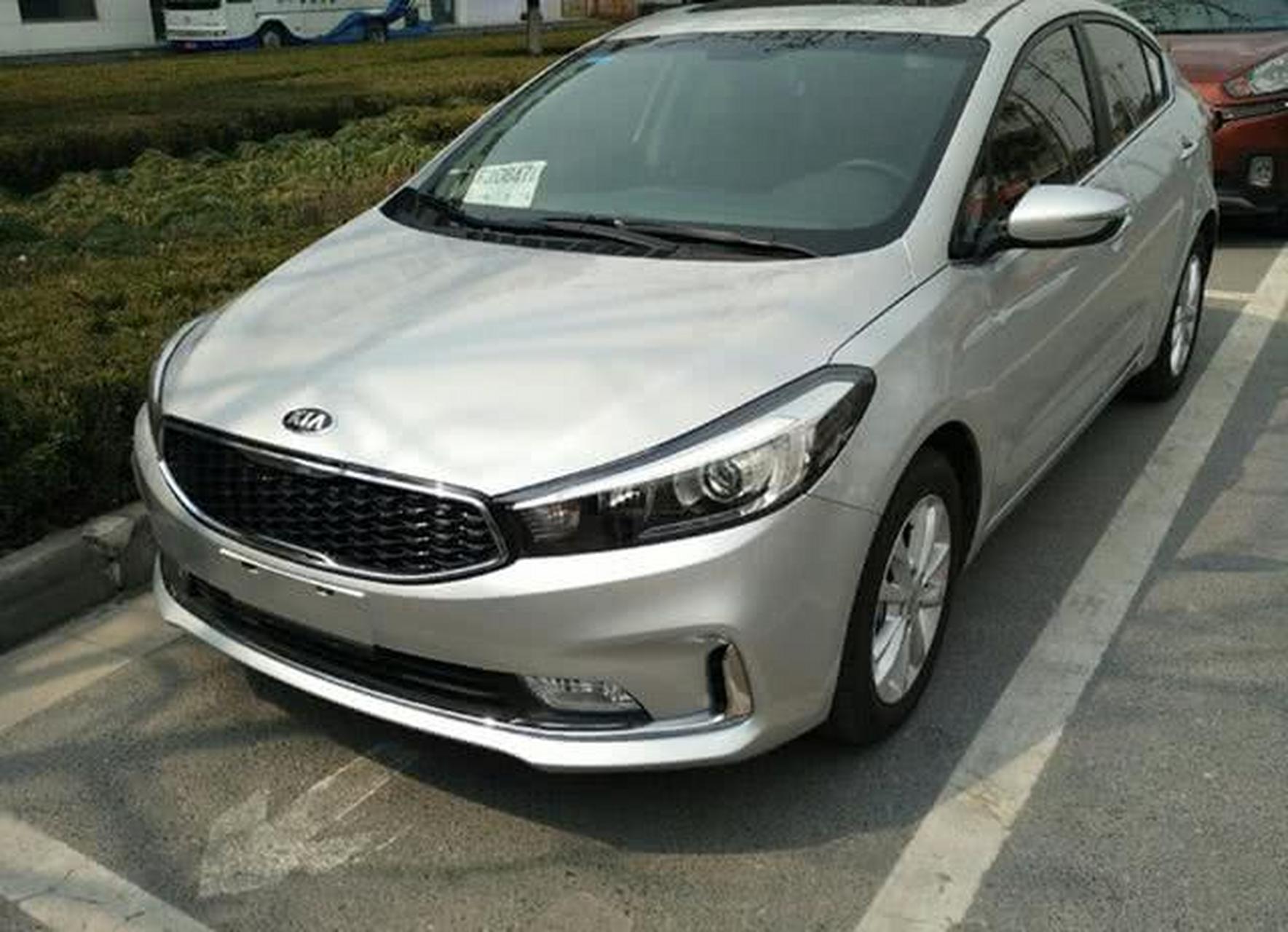 在空间方面,起亚k3的车身长宽高分别为4666/1780/1450毫米,轴距为2700