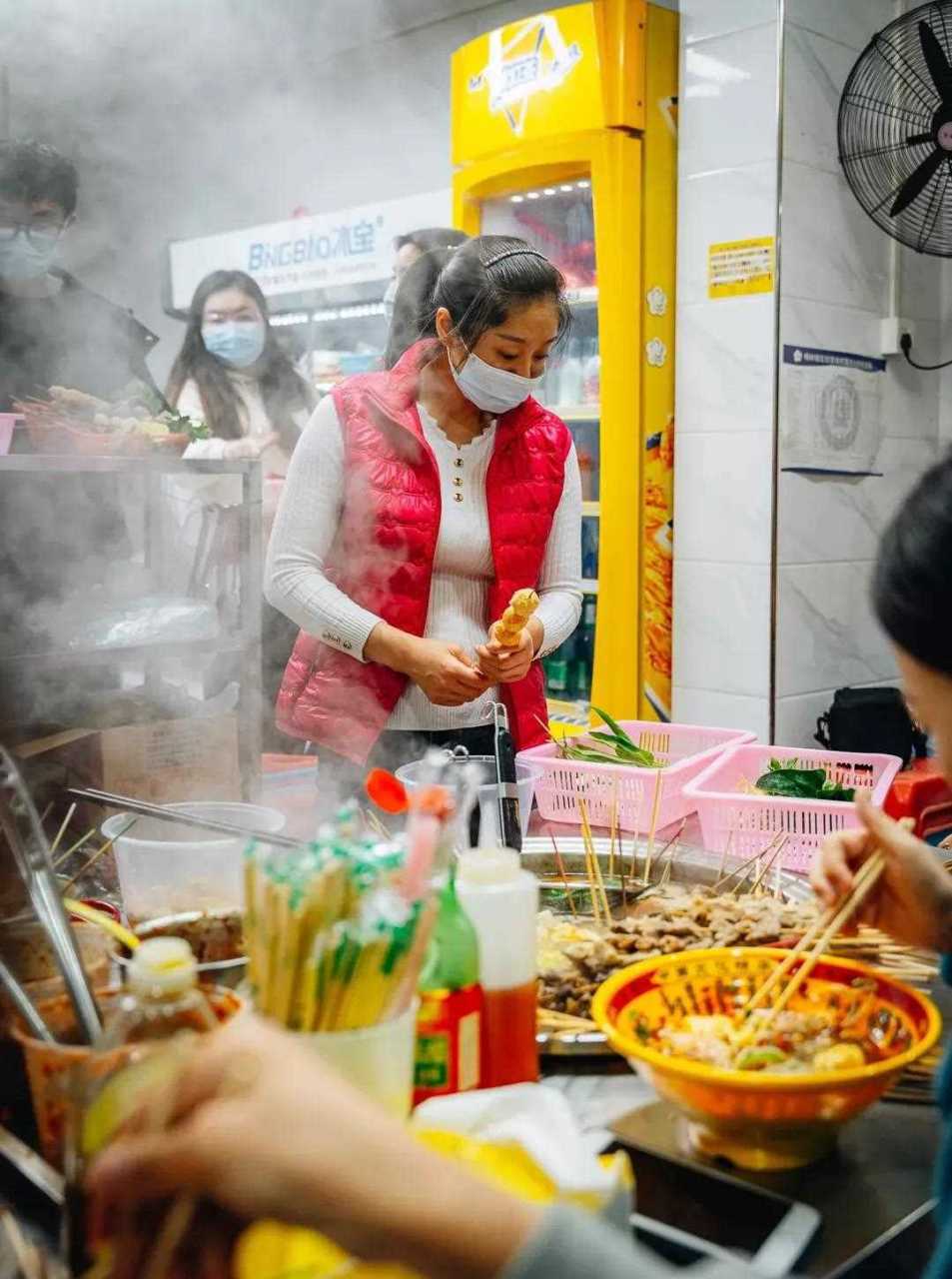 深圳下梅林河背村,一个纵横交错的城中村.