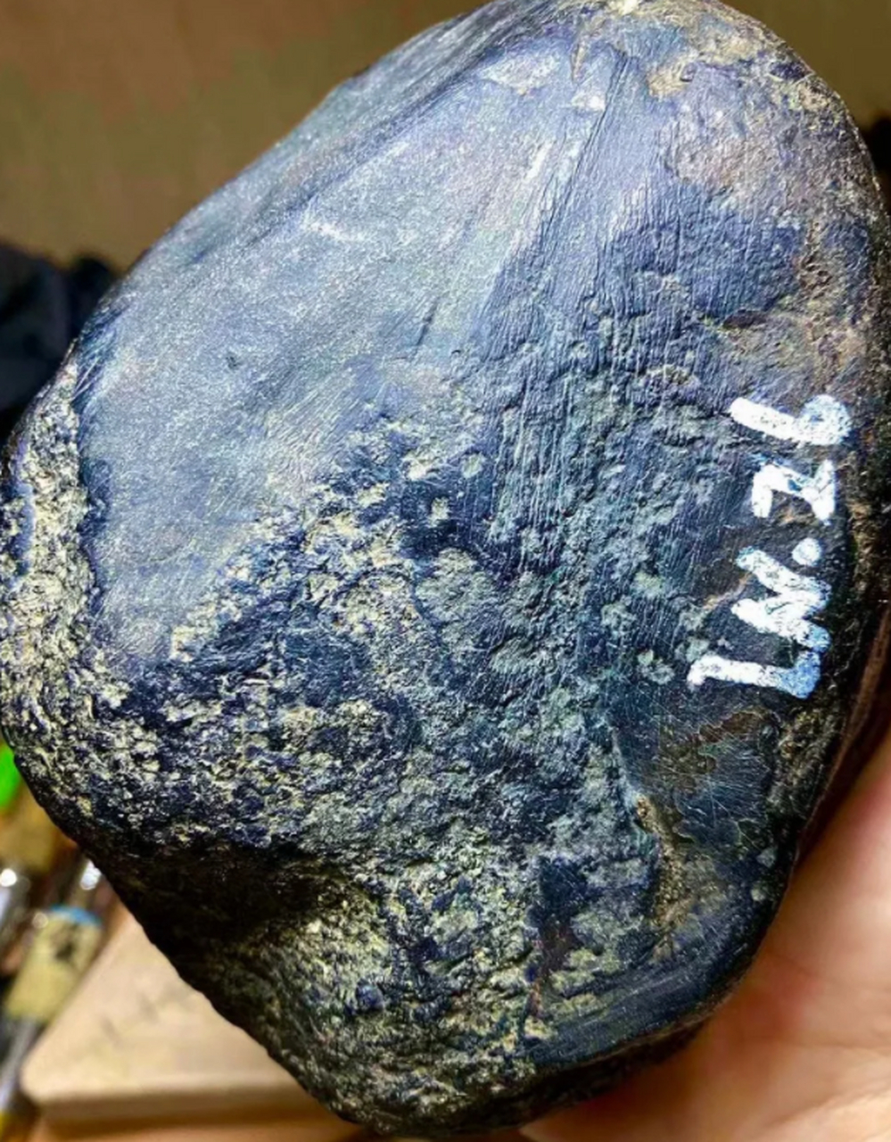 点击头像看直播# #翡翠原石# 莫湾基色料 皮壳相当老 品相佳 均匀