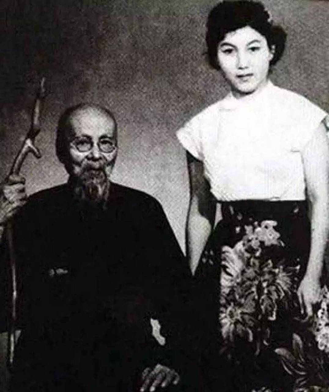 结果婚事定下来了,齐白石却离世了.风流倜傥的名声却流传下来了.