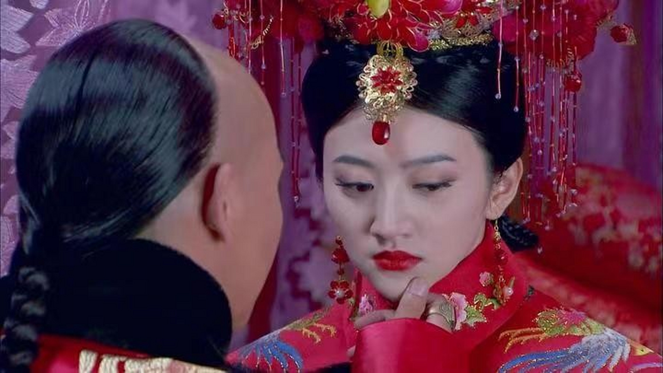 1626年,皇太极娶大玉儿,红烛之下,13岁少女红着脸喊:"姑父.