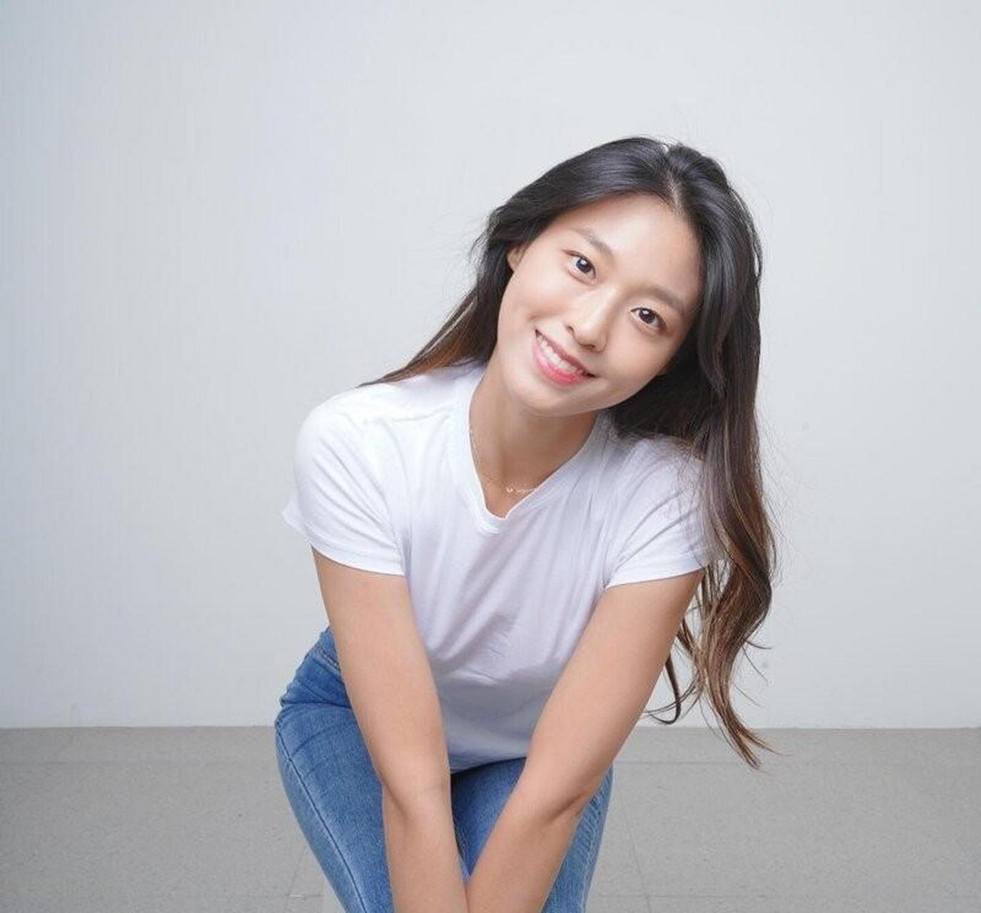 艺名:雪炫 (1761) 本名:金雪炫 (811761) 职位 (aoa):领舞