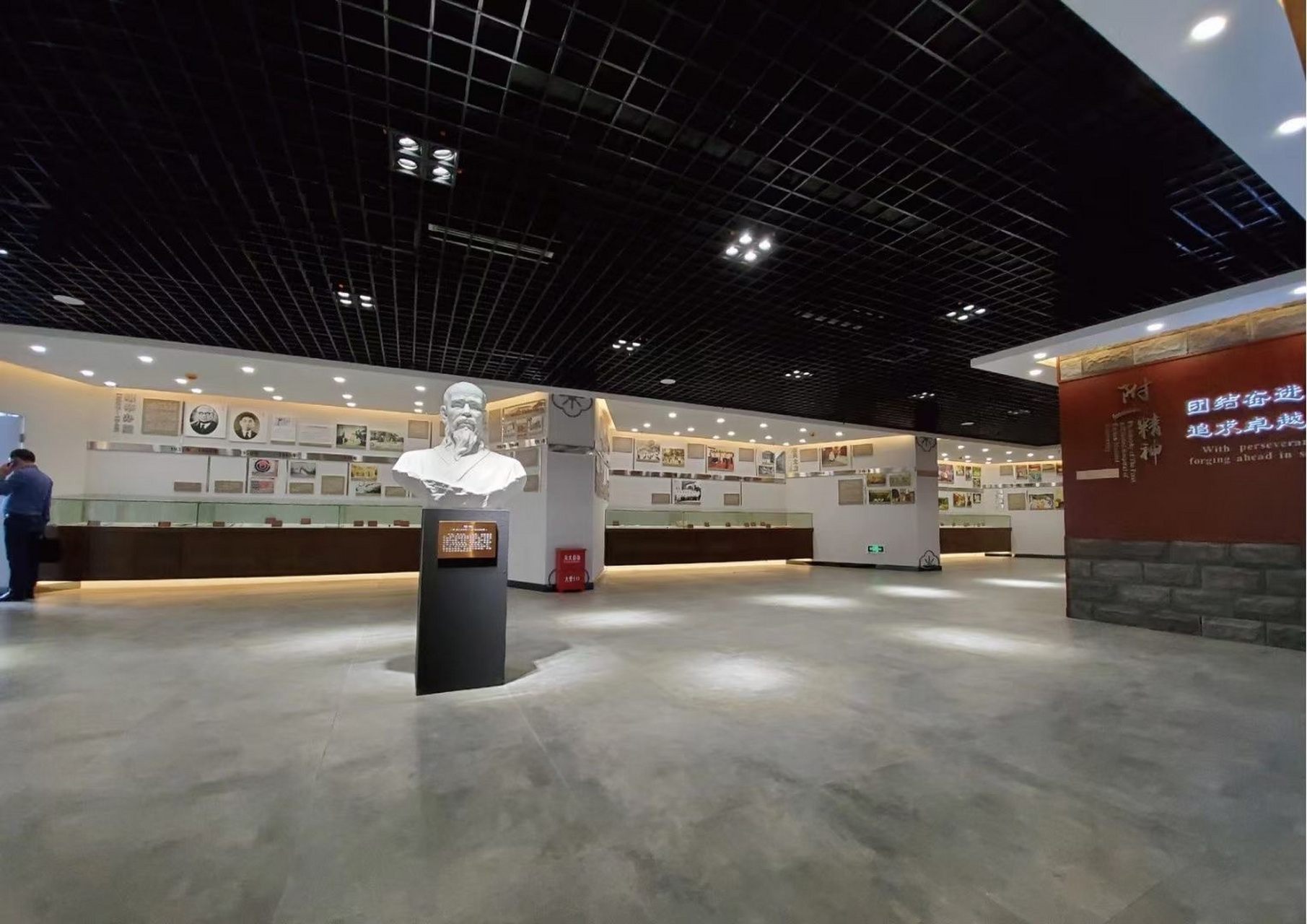 医院院史馆的设计,制作和安装至关重要,这不仅关系到医院的形象和文化