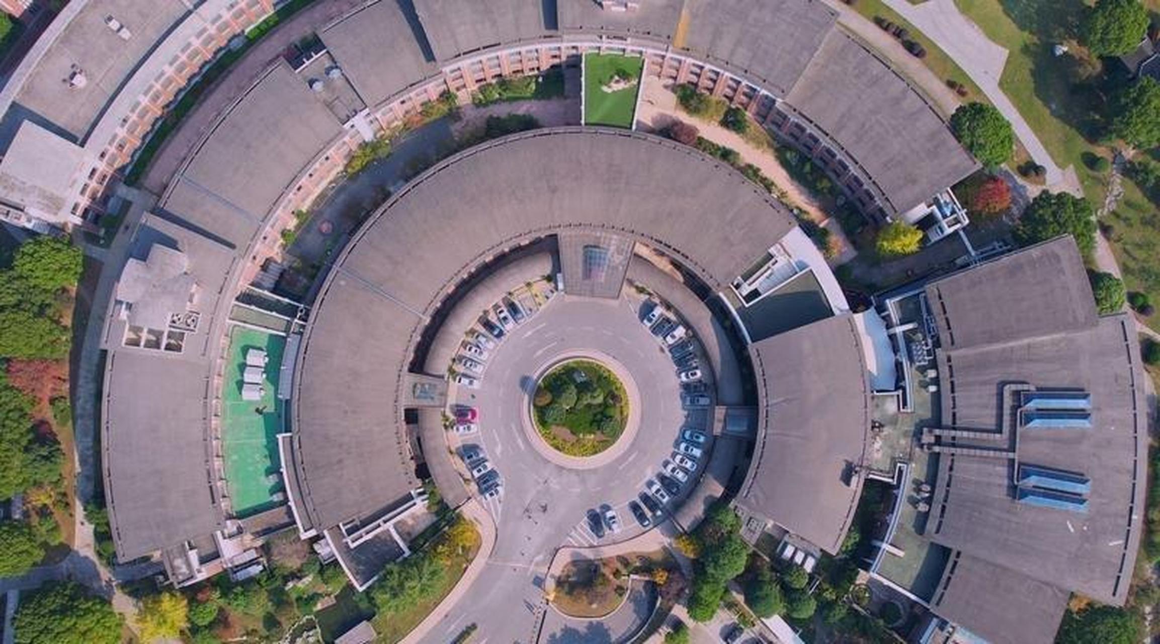 圆形建筑,总给人赏心悦目的感觉~~~太美了!