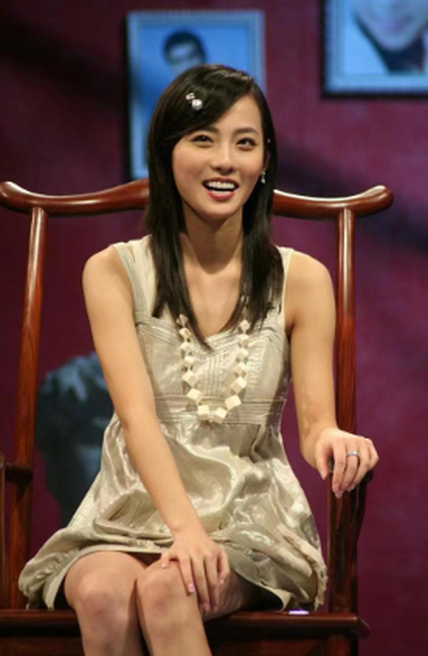 张嘉倪素颜,看着很清纯可爱.