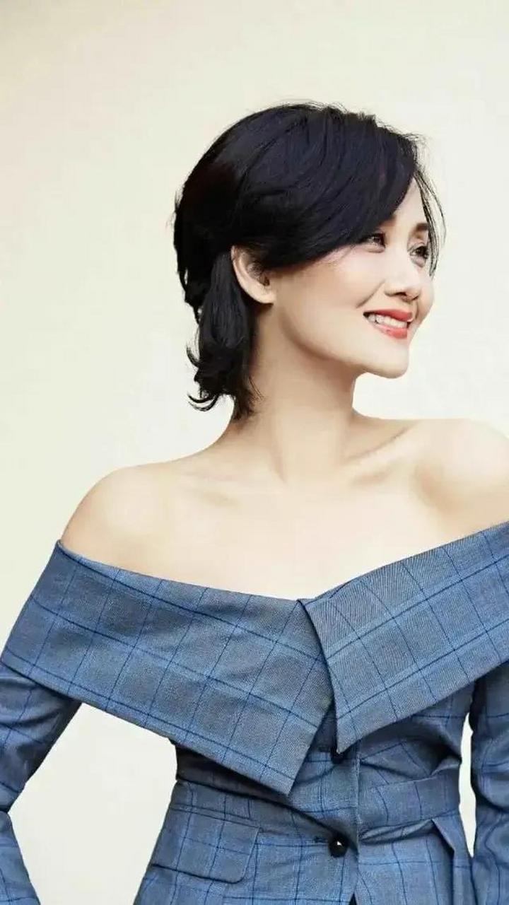 大美女李颖,实力派演员,演技大赏,身材苗条匀称,性感妩媚动人