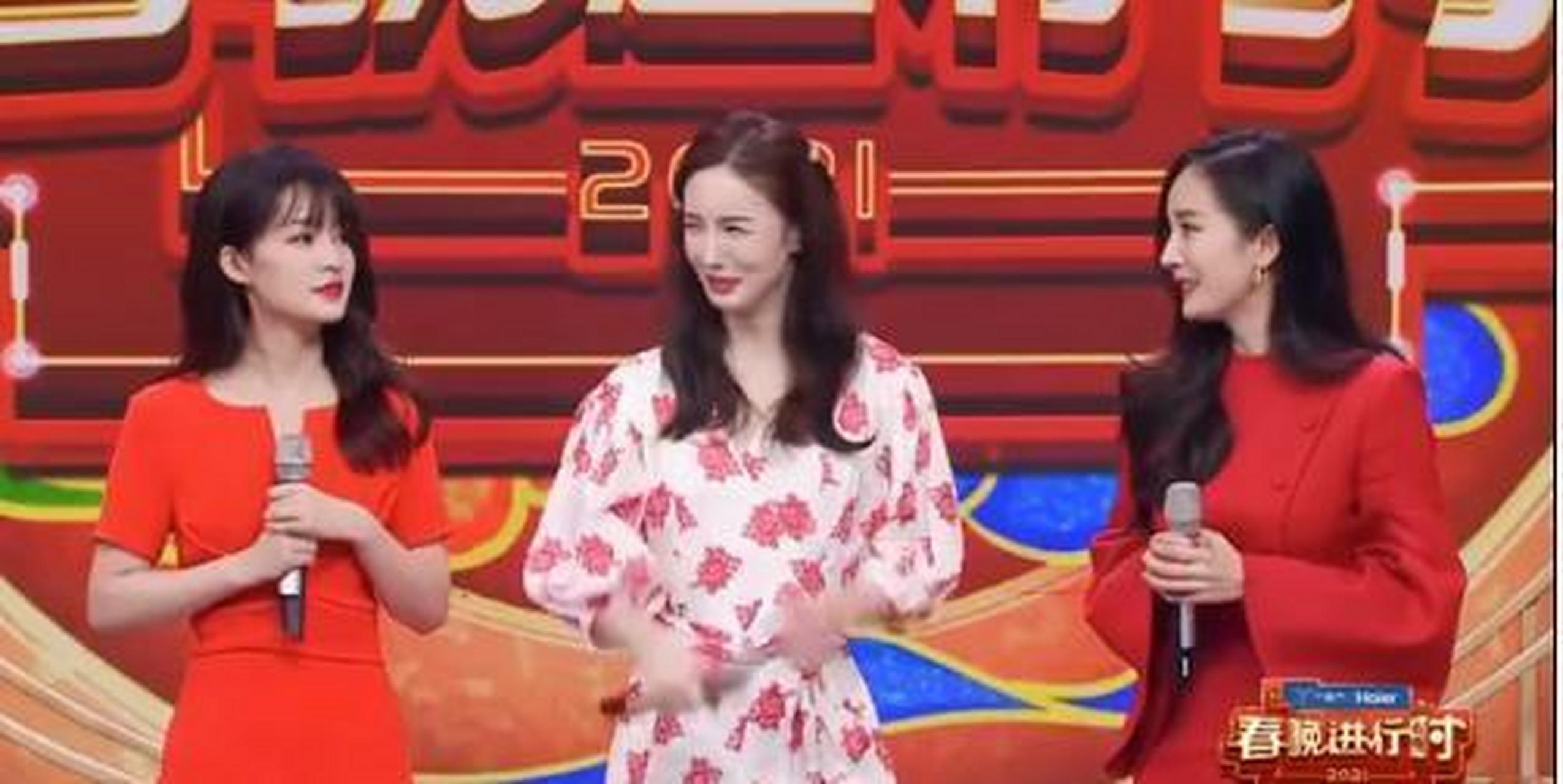 李沁,金晨,杨幂三大美女齐聚春晚舞台,三个颜值都超级高了.