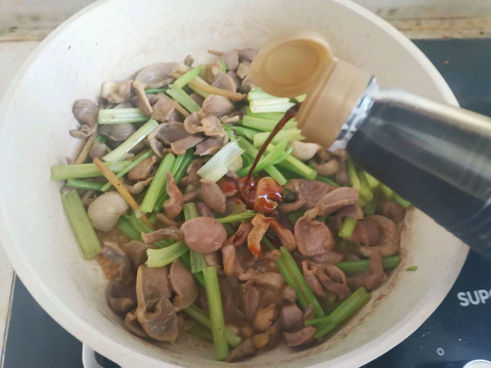 芹菜炒鸡胗(芹菜炒鸡胗窍门)