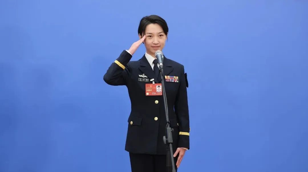 光环和荣誉也好,是属于海军冬常服海军袖标海军冬常服袖口军衔少校女