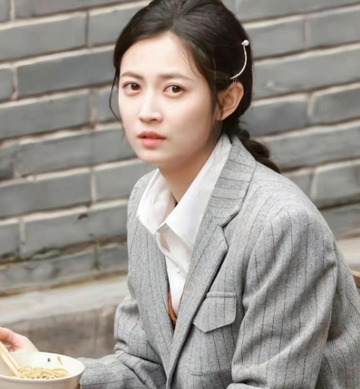 陈钰琪演绎《薄冰》特工角色