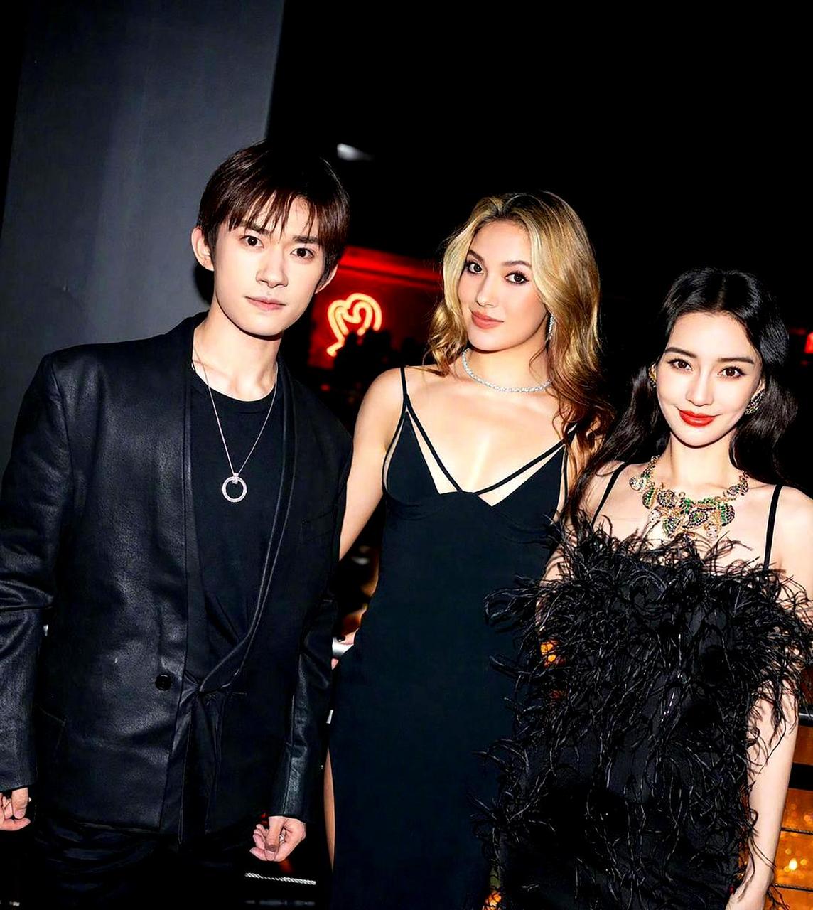 易烊千玺,angelababy和谷爱凌的合照,这是一个令人惊叹的组合!