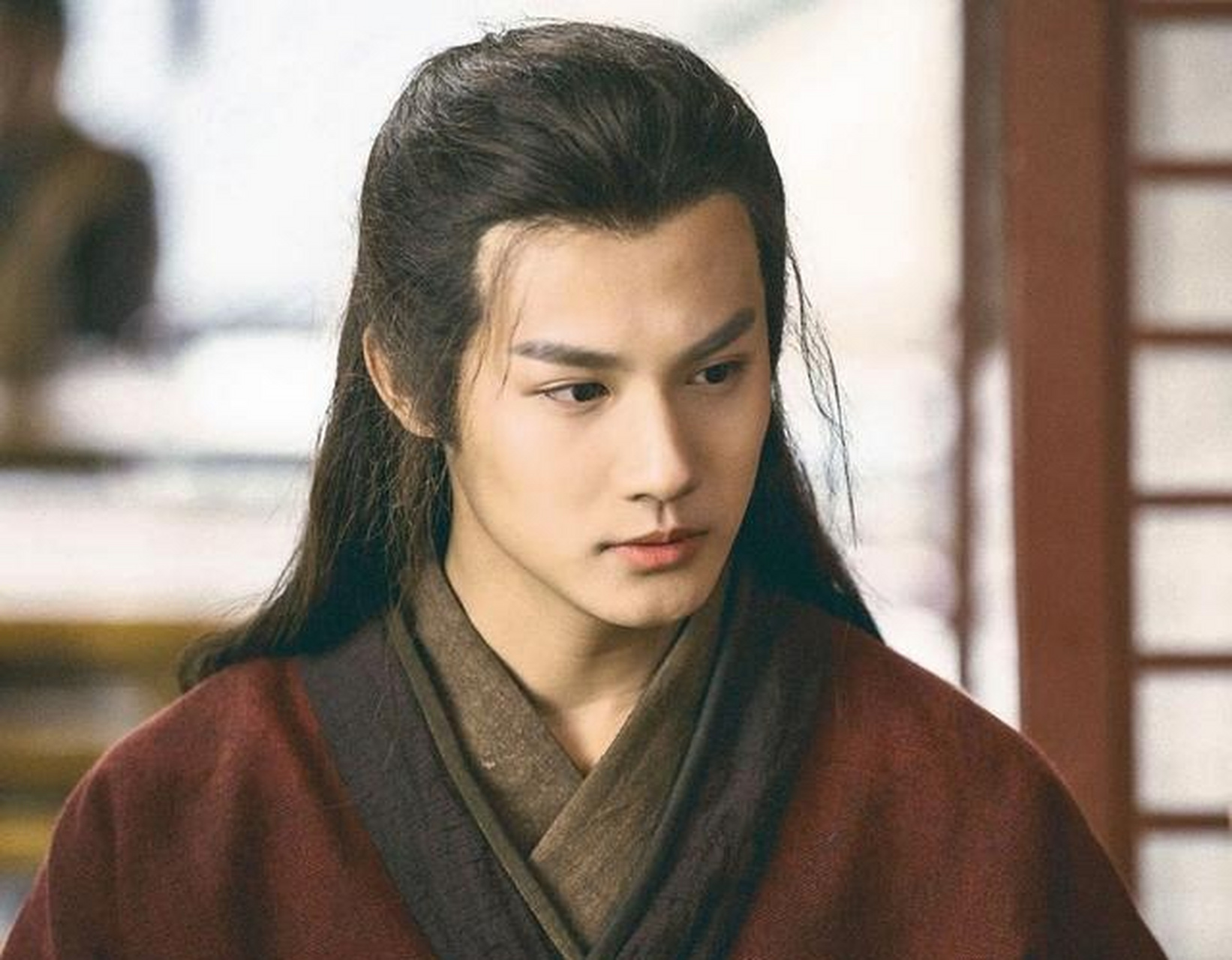 在《芈月传》里郑业成饰演的古代四大美男子之一宋玉,宋玉是历史历史