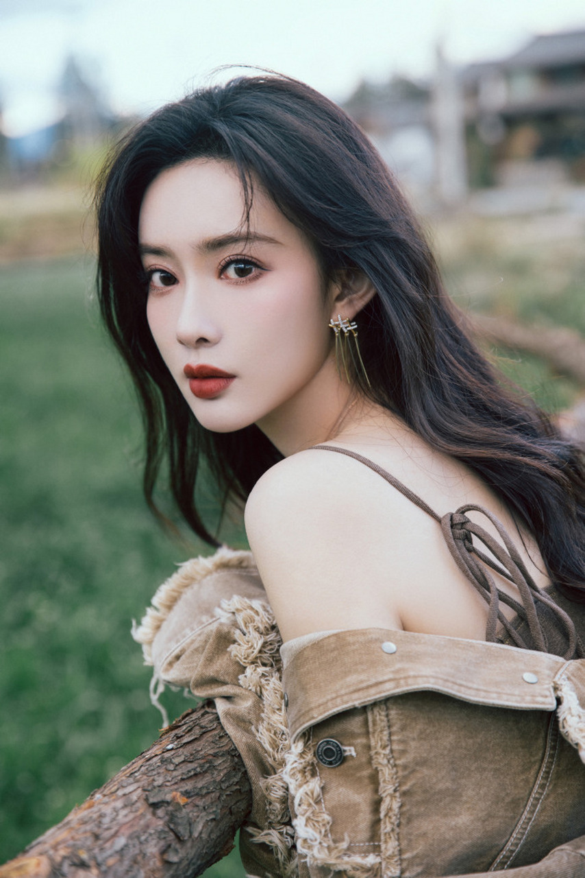 星闻#  孟子义乡间路上的美照,今天get到孟姐的神颜了吗? #孟子义