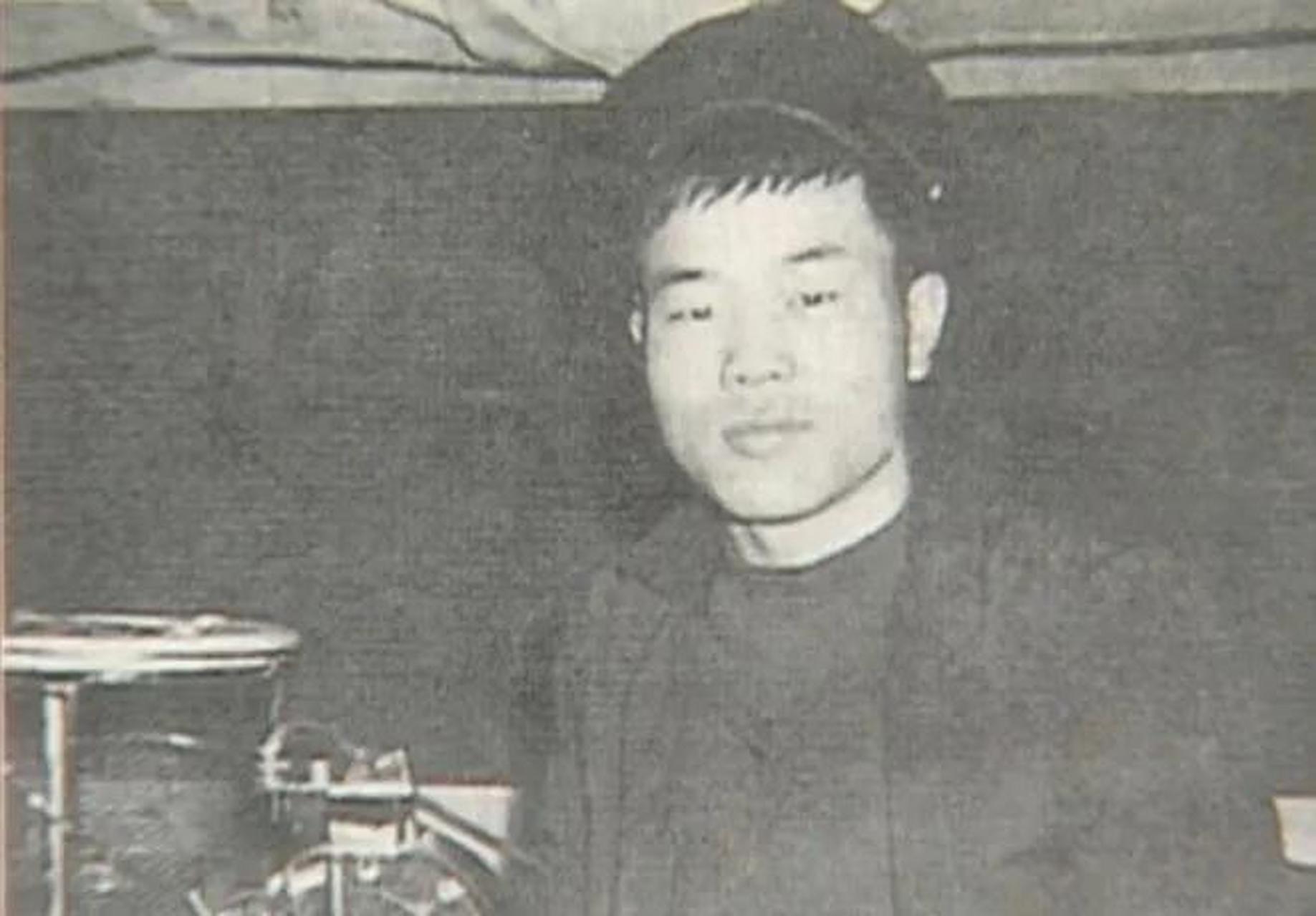 1948年8月6日,全泰壹在一个贫穷的家庭出生,他的父亲是缝制厂的工人.