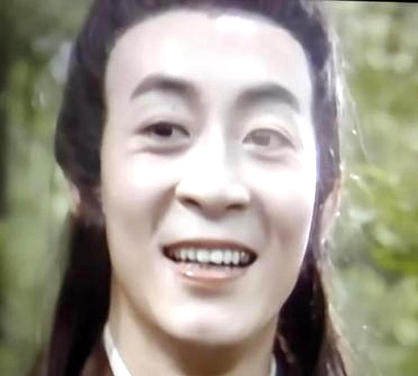 六小龄童年轻时绝对是个帅气的大男孩.