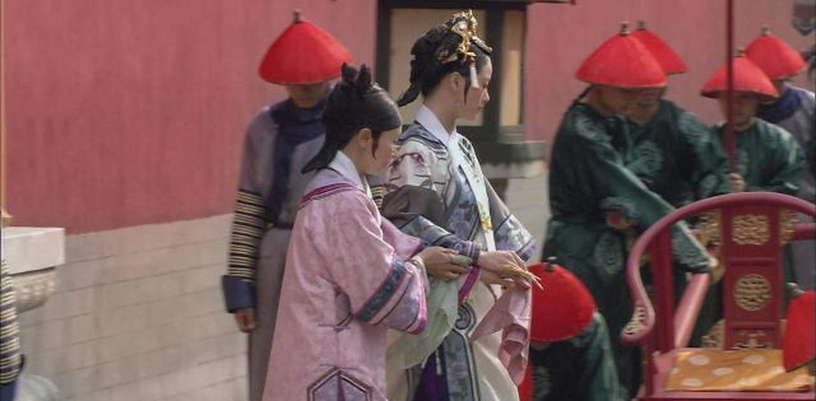 甄嬛传:华妃和皇后坐轿子,天壤之别,这就是妻和妾的区别[樱花]华妃坐