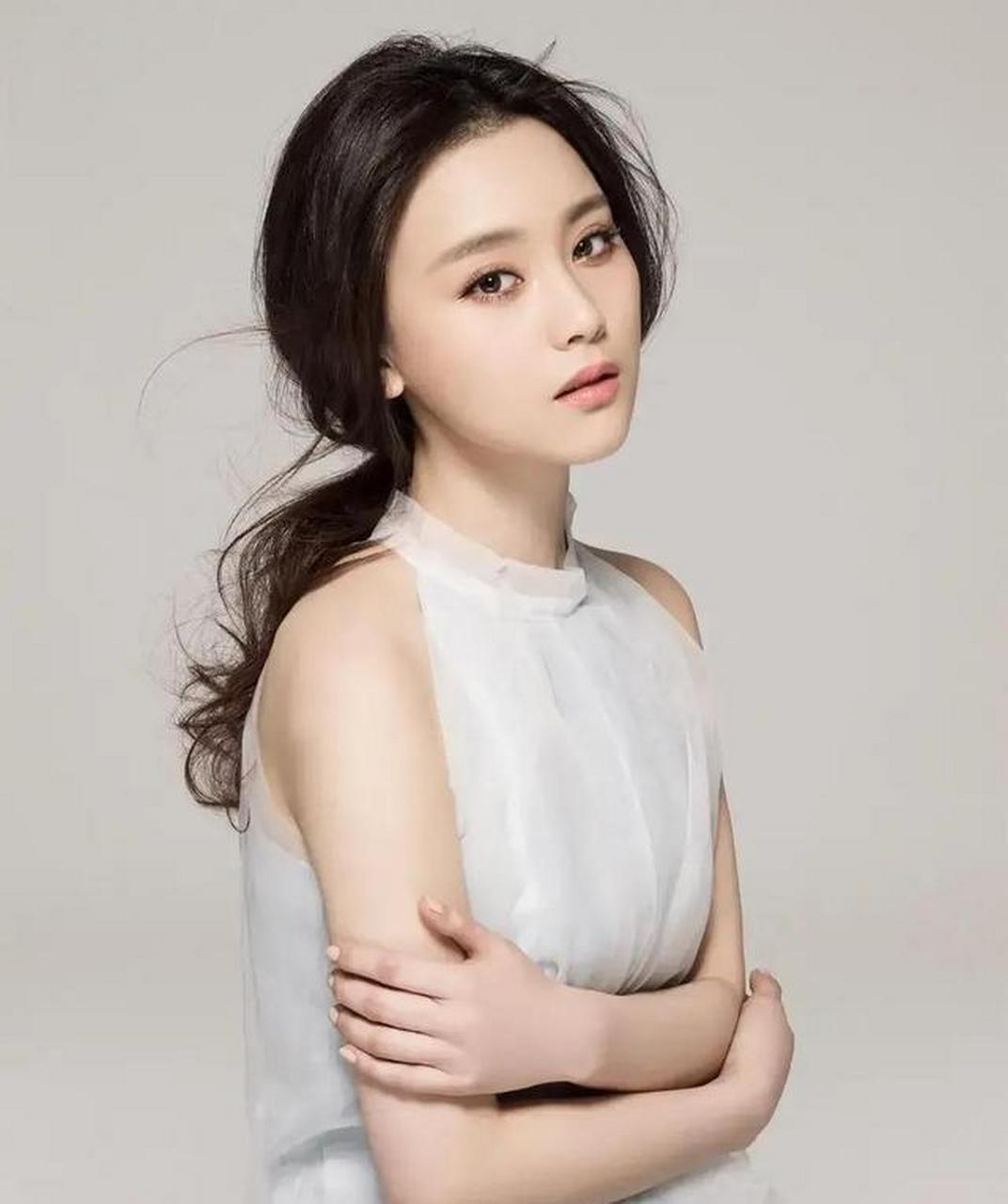 四川美女尚语贤写真大片