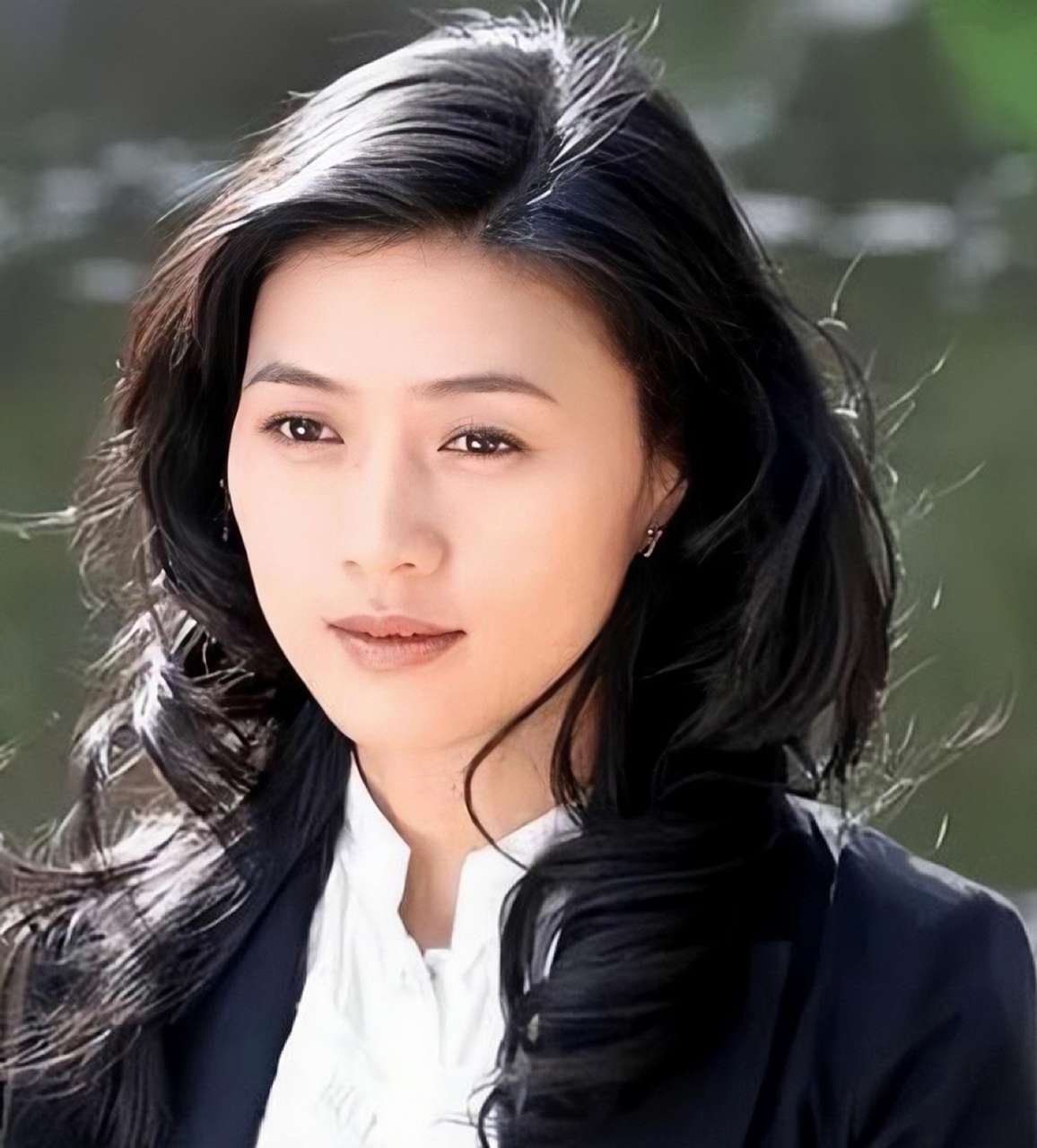 田海蓉,一位有才华,长相漂亮,曾经当过主持人,在徐明入狱后,意外继承