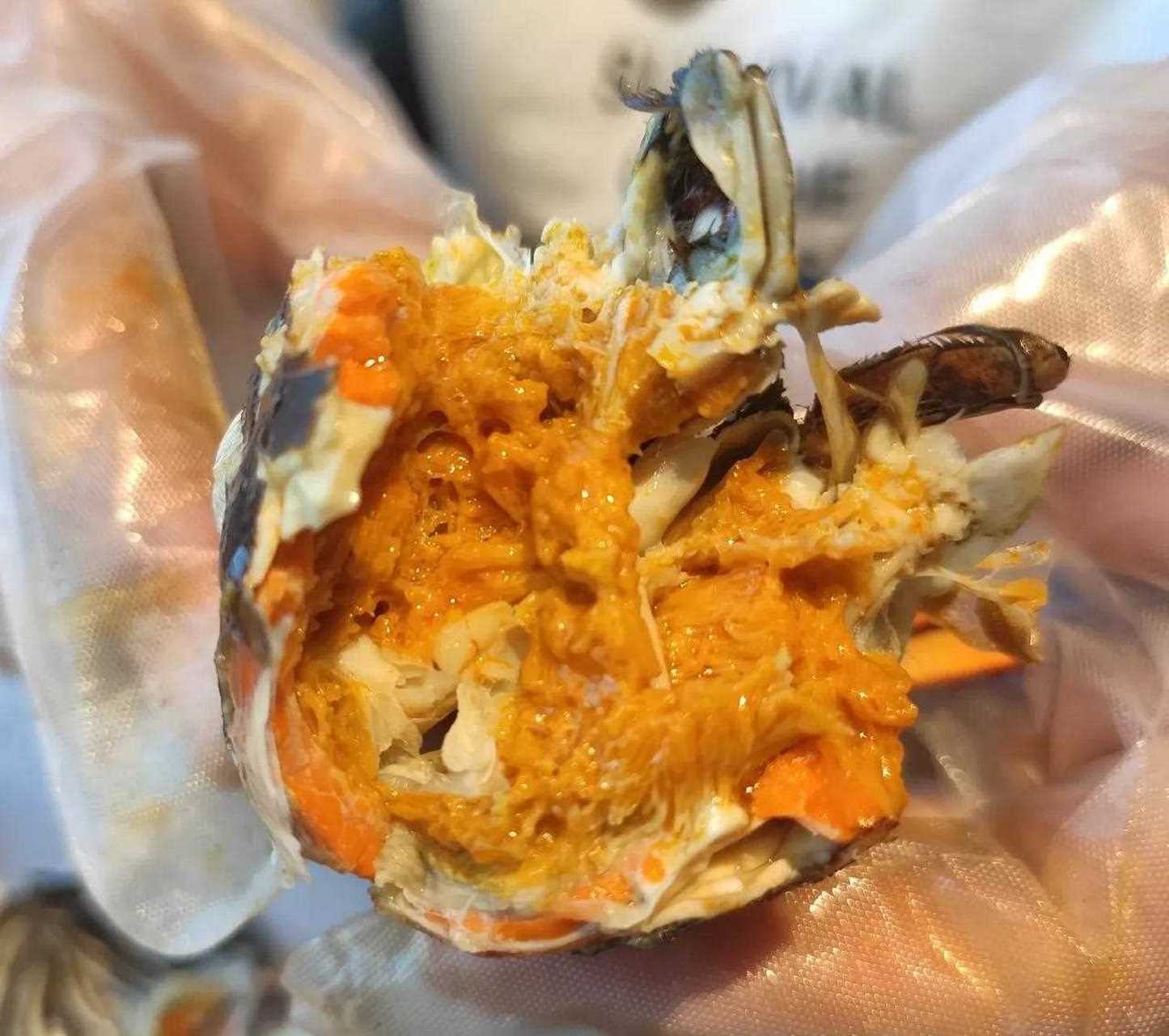 我要是说蟹黄是螃蟹的卵巢和消化腺,你还会吃吗?那蟹膏呢?