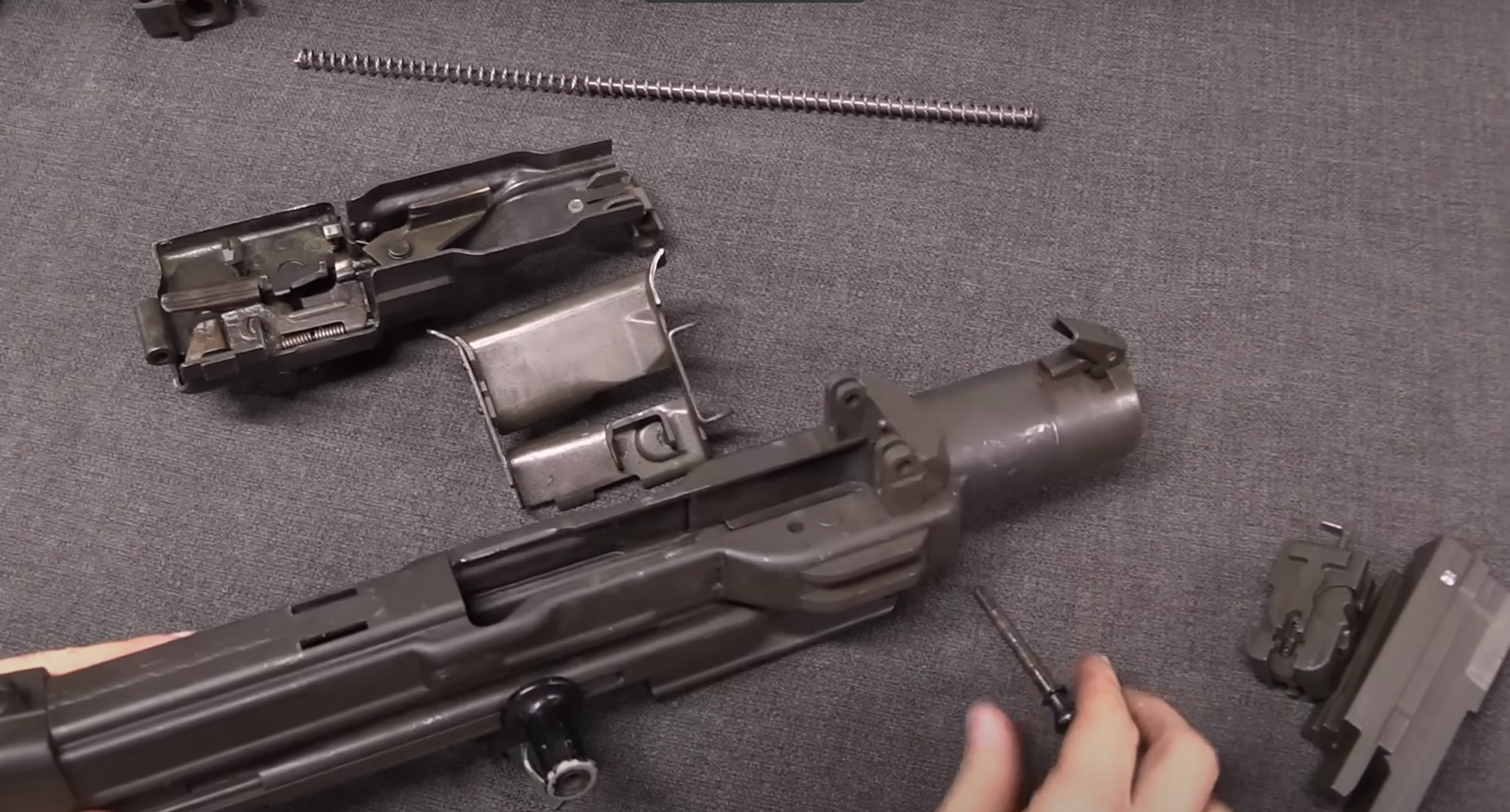 法国aa52机枪拆解,二战后的机械制造感觉如何?