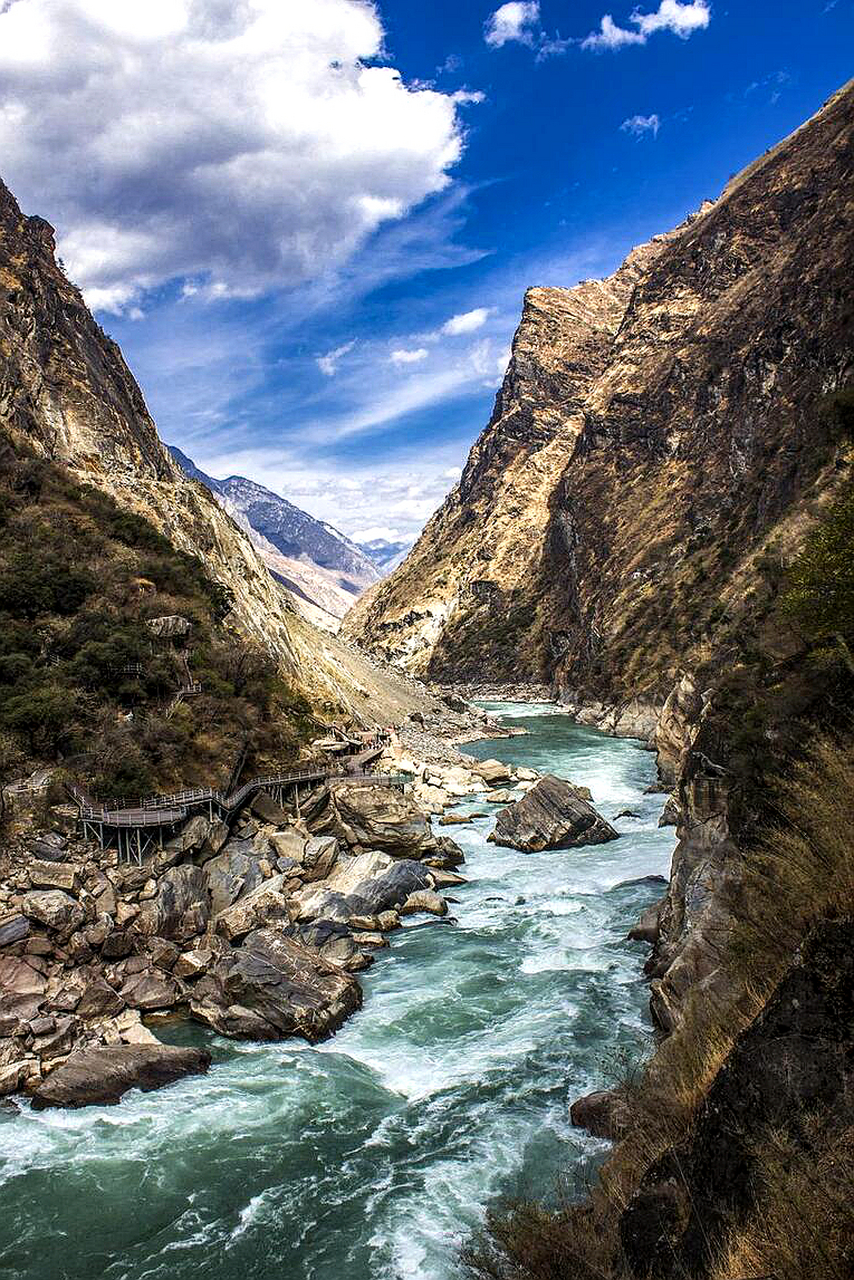 大峡谷  由于地理位置偏远且交通不便,怒江州可能是云南最低调的旅游