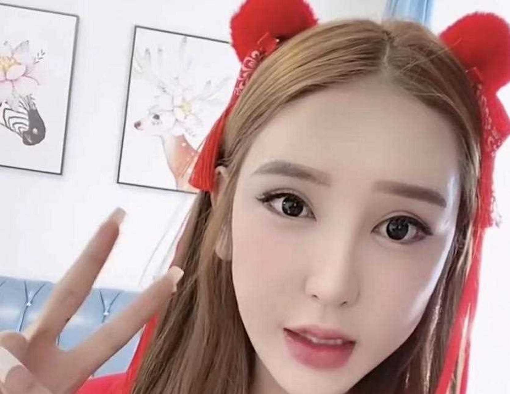 整容成瘾的"桃花宝宝",现在整得连亲妈都认不出来了!