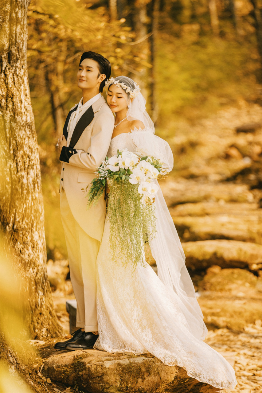 油画风婚纱照 当森系遇上法式油画风  真的好看的不止亿点点 #婚纱照#