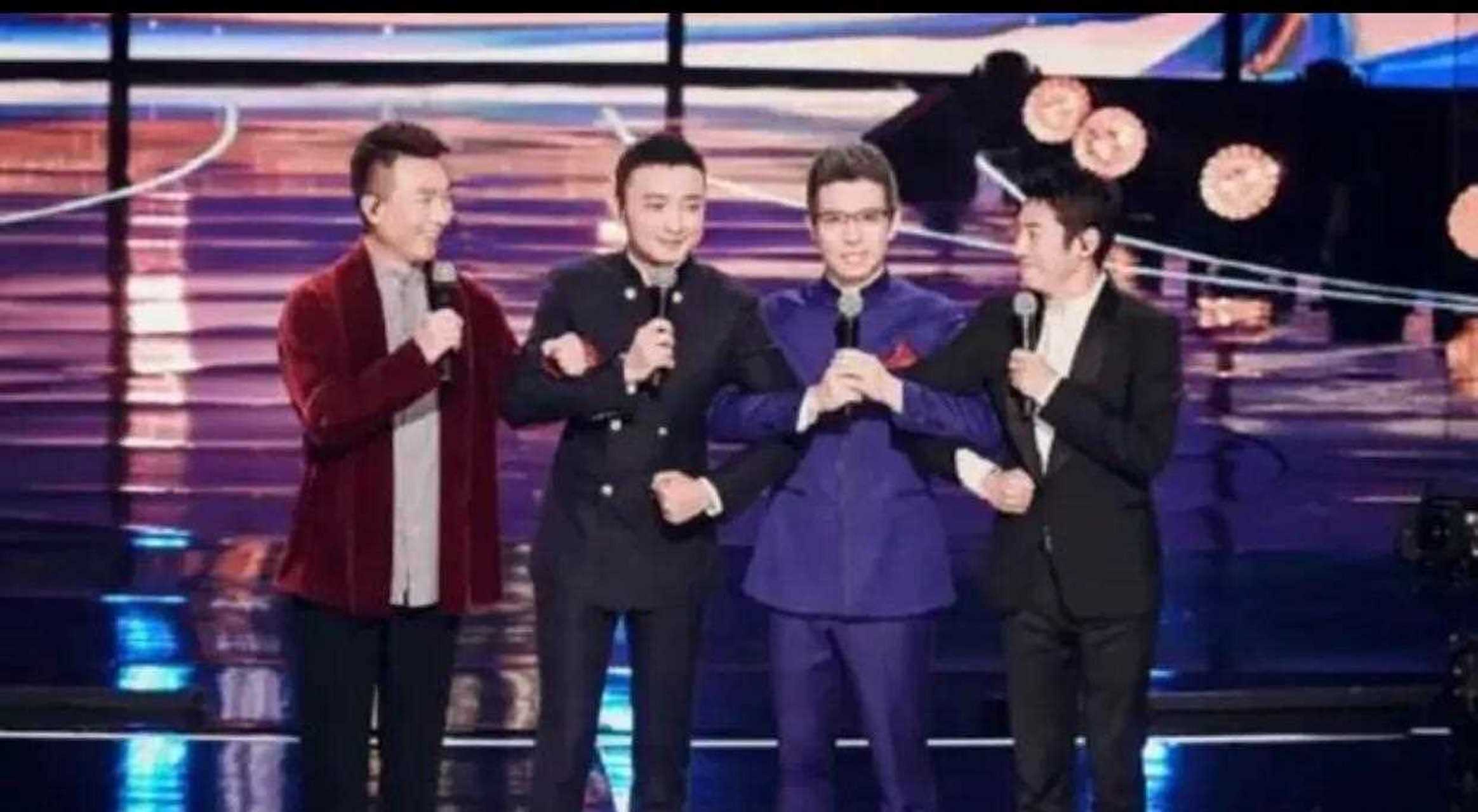 撒贝宁调侃朱广权"你那时候花了多少钱染得一头黑?