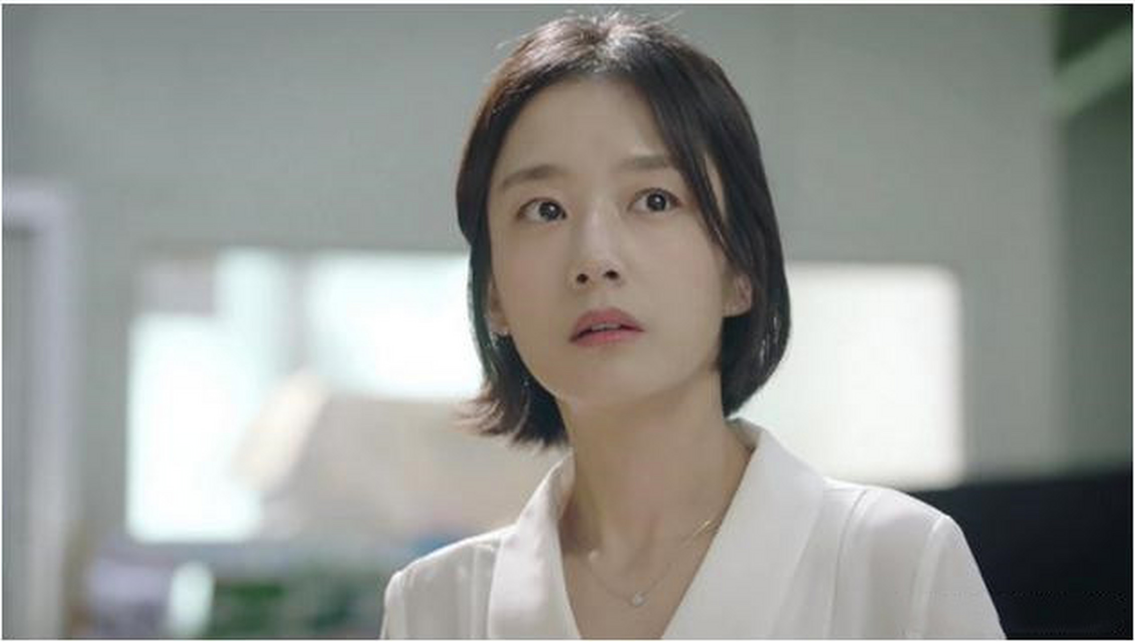 近日网上都在报道:韩国演员朴秀莲从楼梯摔落去世,享年29岁!