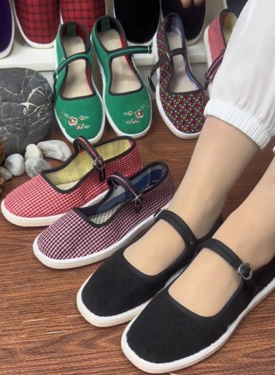 看到这样的鞋子,是不是八零后基本都穿过啊!