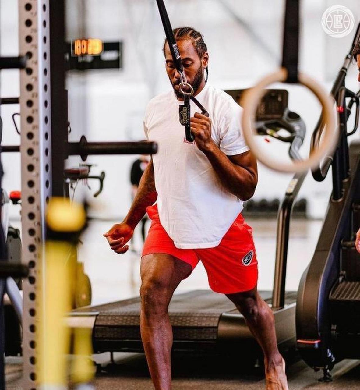 美媒晒出伦纳德的训练照!球迷:下赛季的快船必将王者归来!