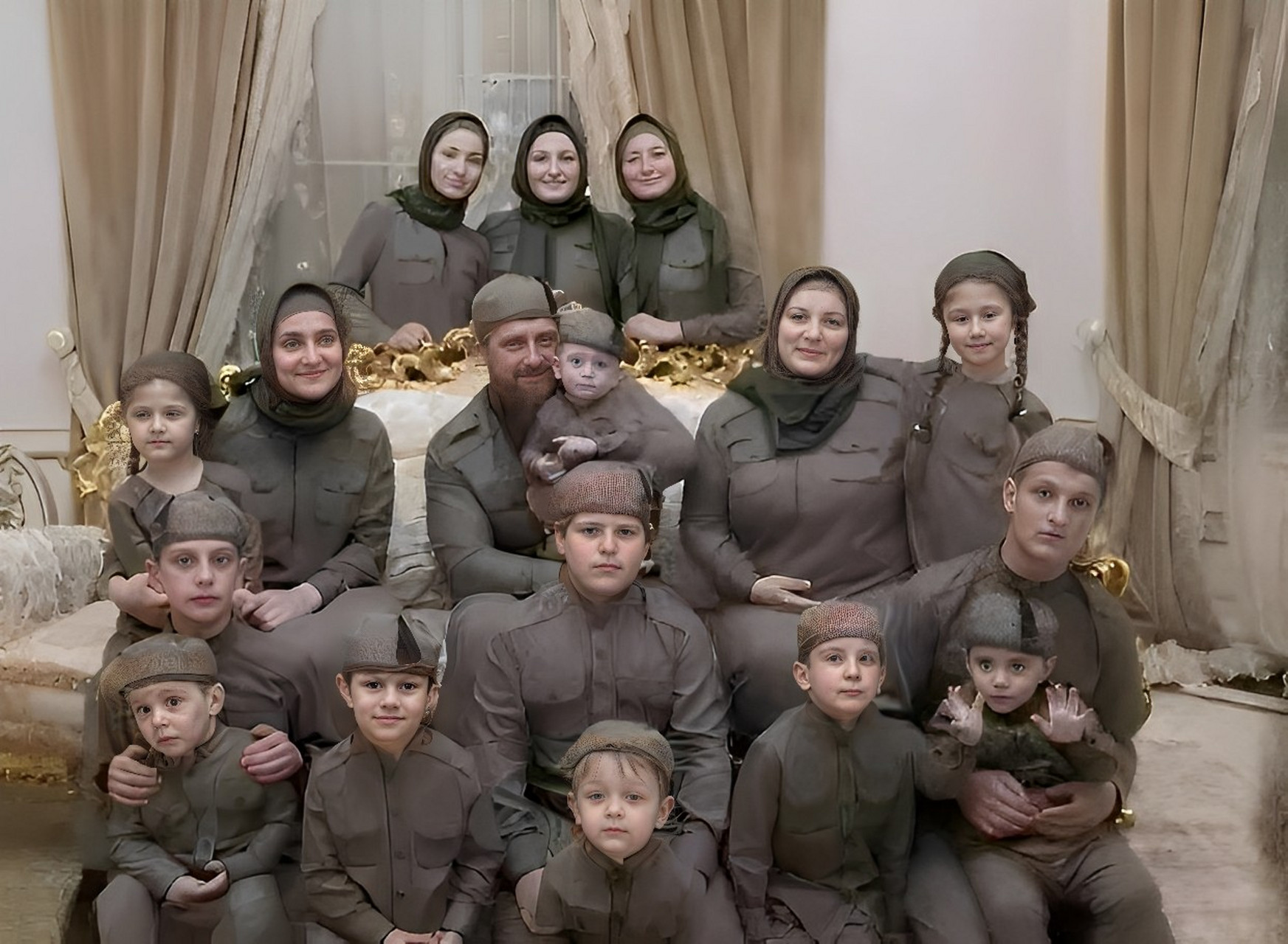 让我们用外行人的话来说: 俄国的小卡德罗夫,这个硬汉有两个老婆,十个