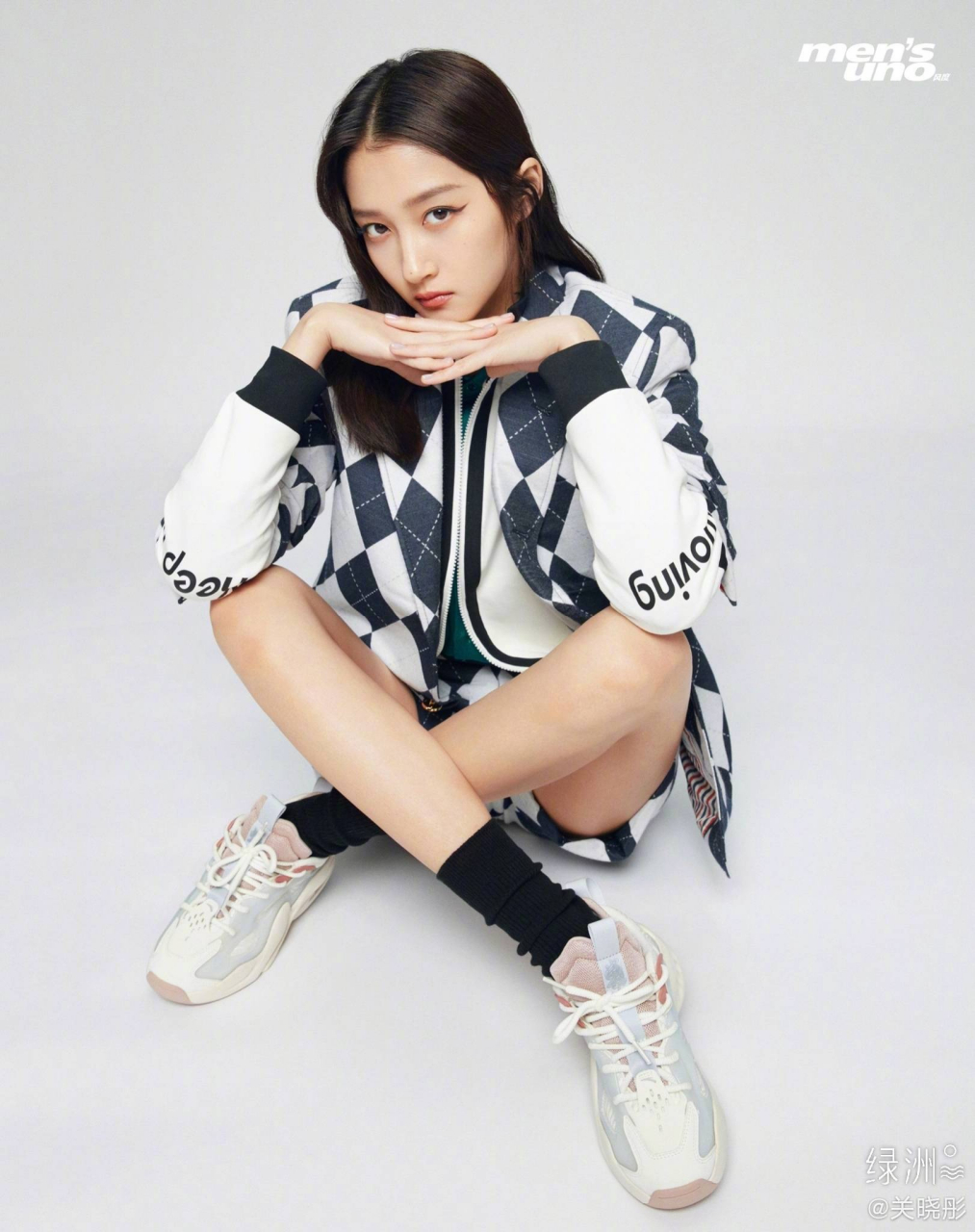 今天有网友问:关晓彤是华为nova系列的代言人,肯定日常使用华为手机