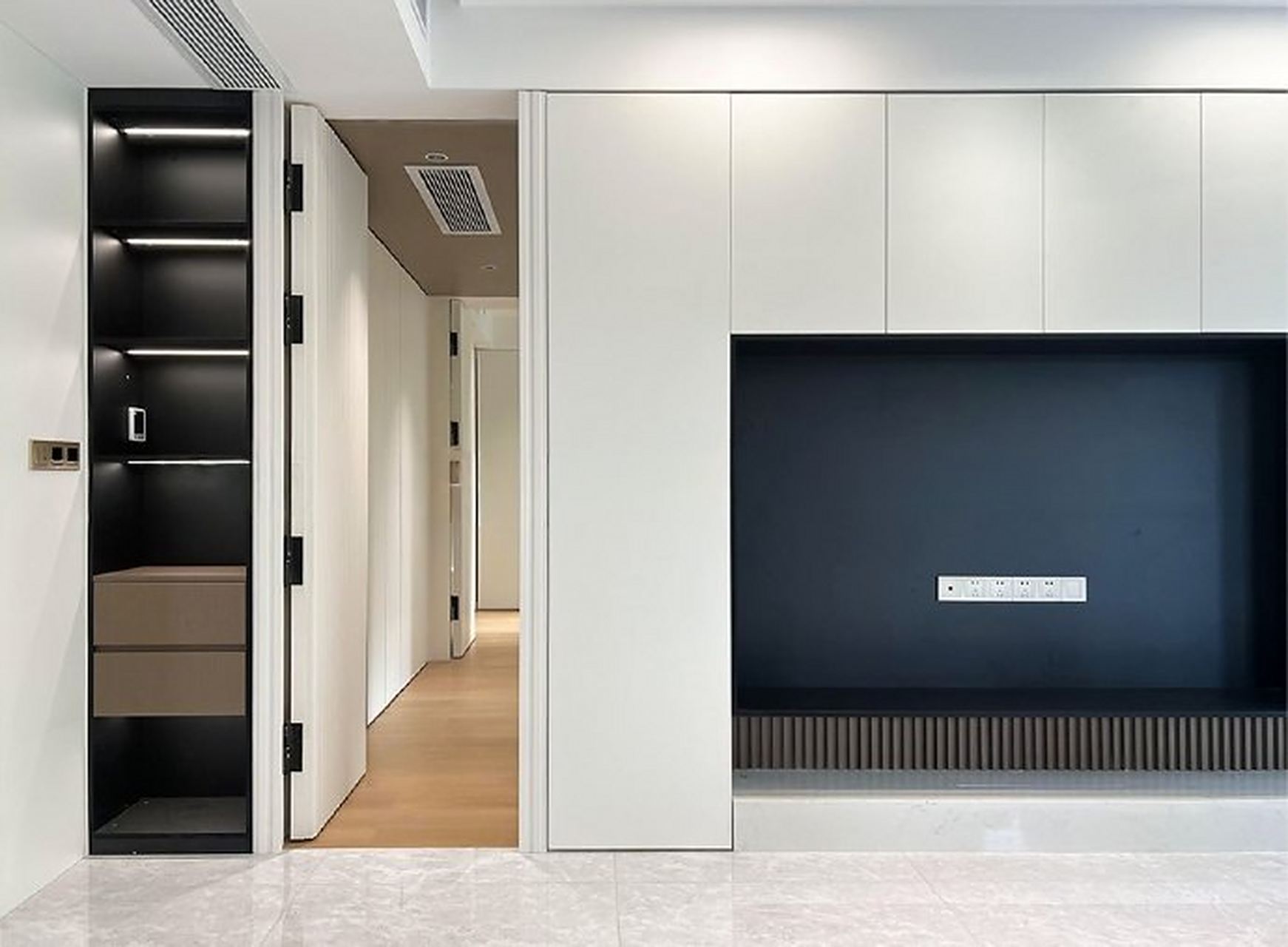 满墙电视柜 隐形门设计,整体电视背景墙美观耐看.