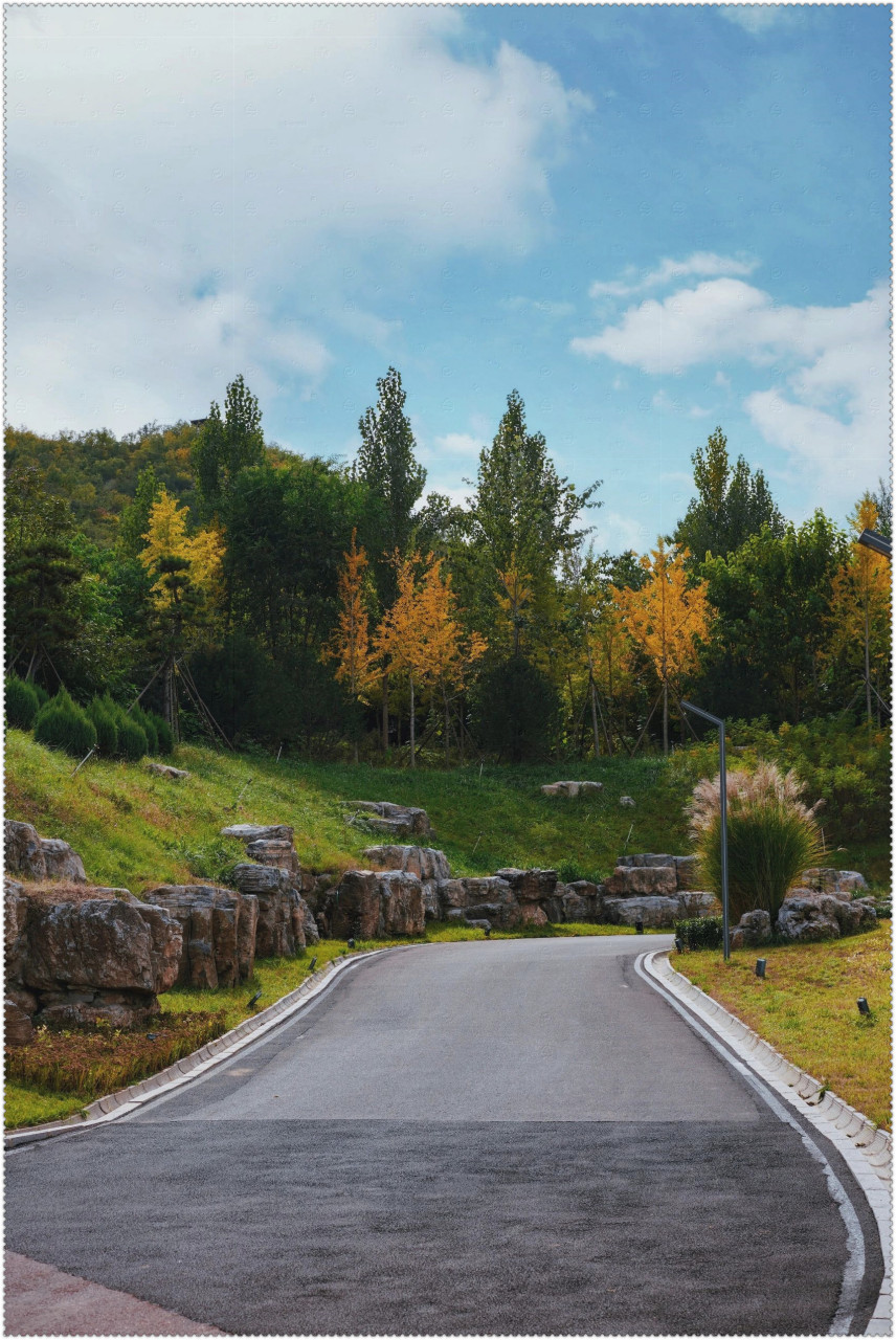 井陉龙王山公园,被誉为"庄里的小瑞士",这里的秋景美的非常别致.