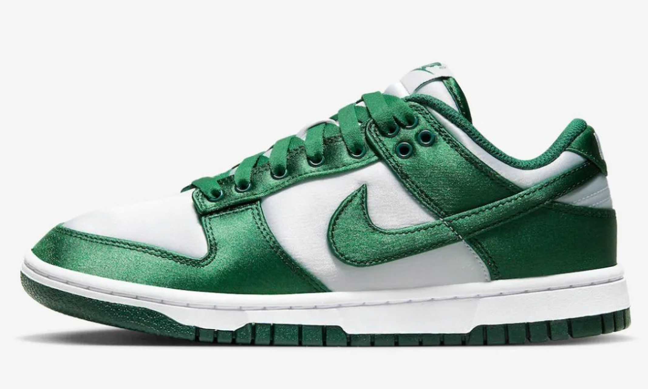 耐克dunk「白绿丝绸」曝光 虽然dunk的热度已经大不如前,但nike依旧没