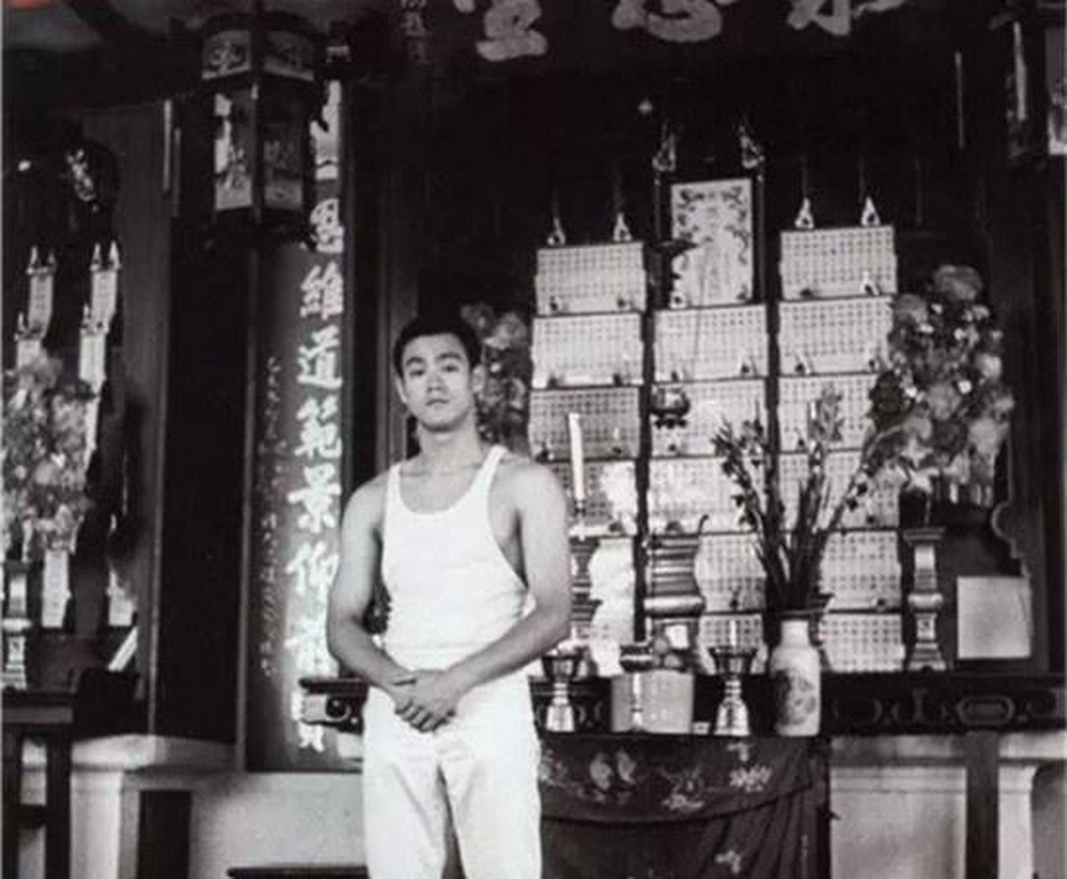 李小龙绝版珍藏青涩照曝光:有身材有颜值的完美型男