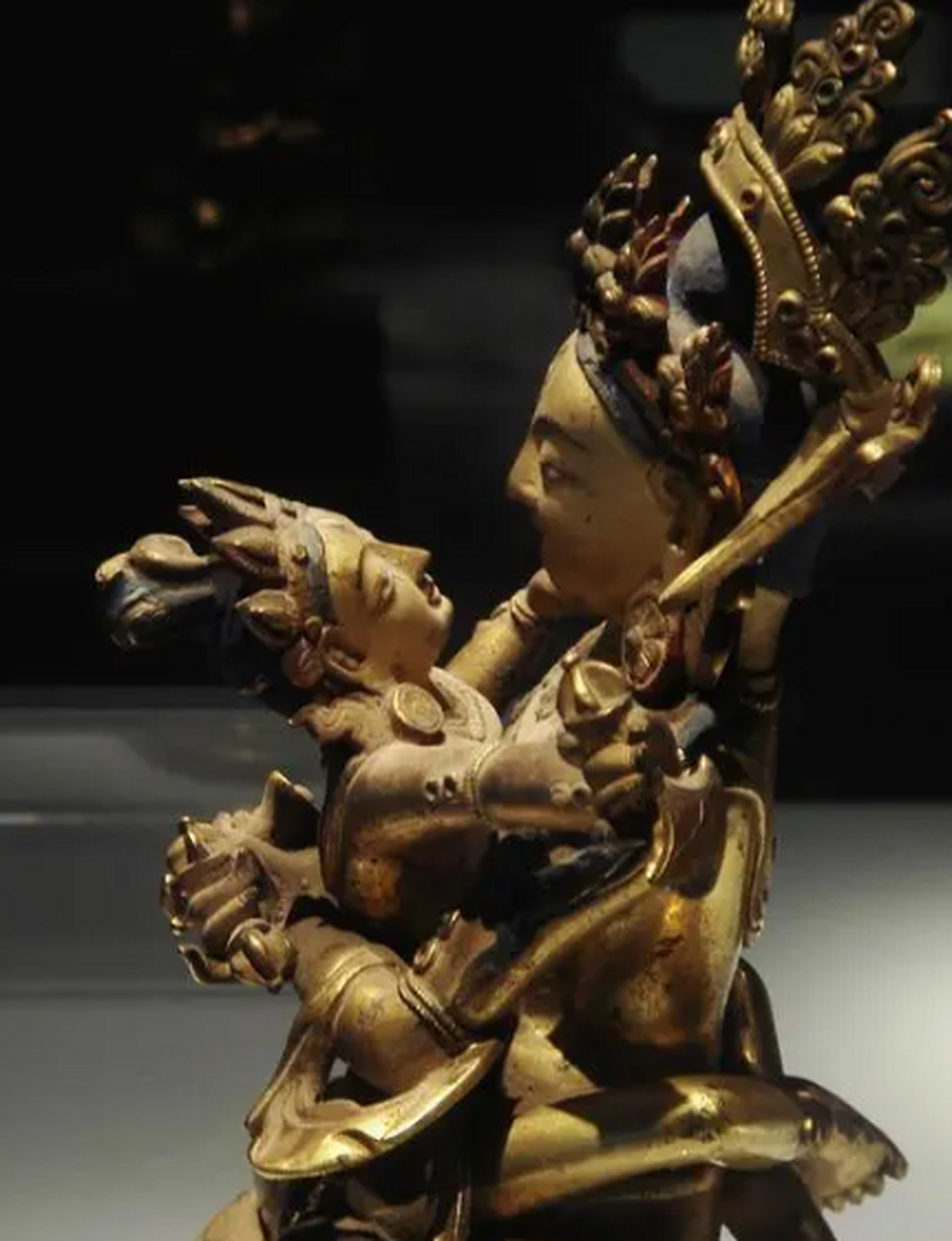 欢喜佛是印度密教与西藏当地信仰结合的藏传密宗的本尊神,一般以男女