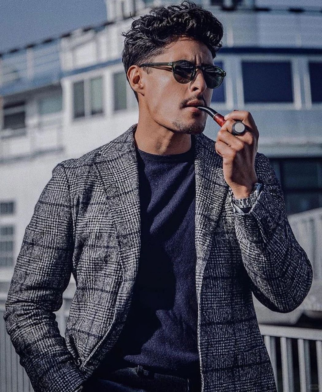 西装绝对是职场男性的必备战袍,一套有质感的西装是你重要场合的最佳