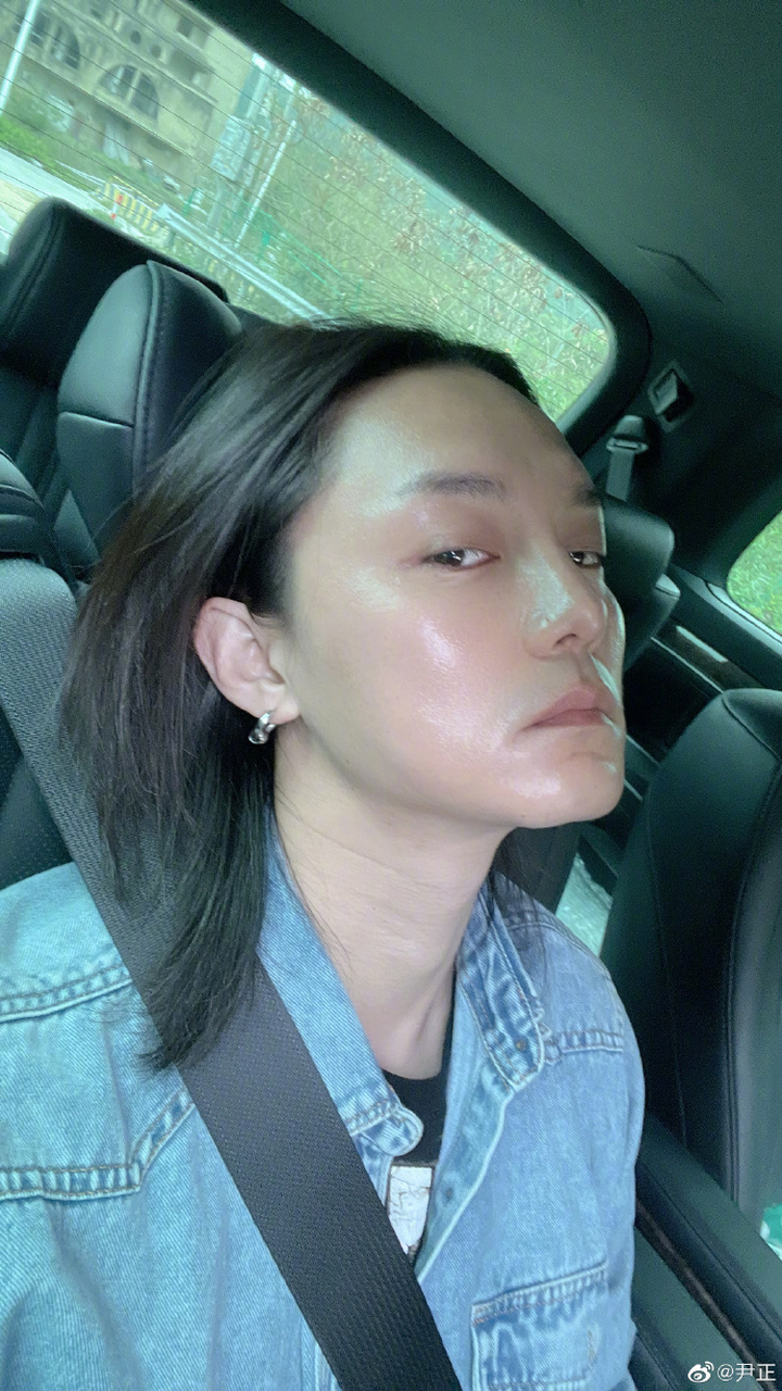 真的是油光锃亮,这是保养过剩了吗,还是刚锻炼完出的汗啊!