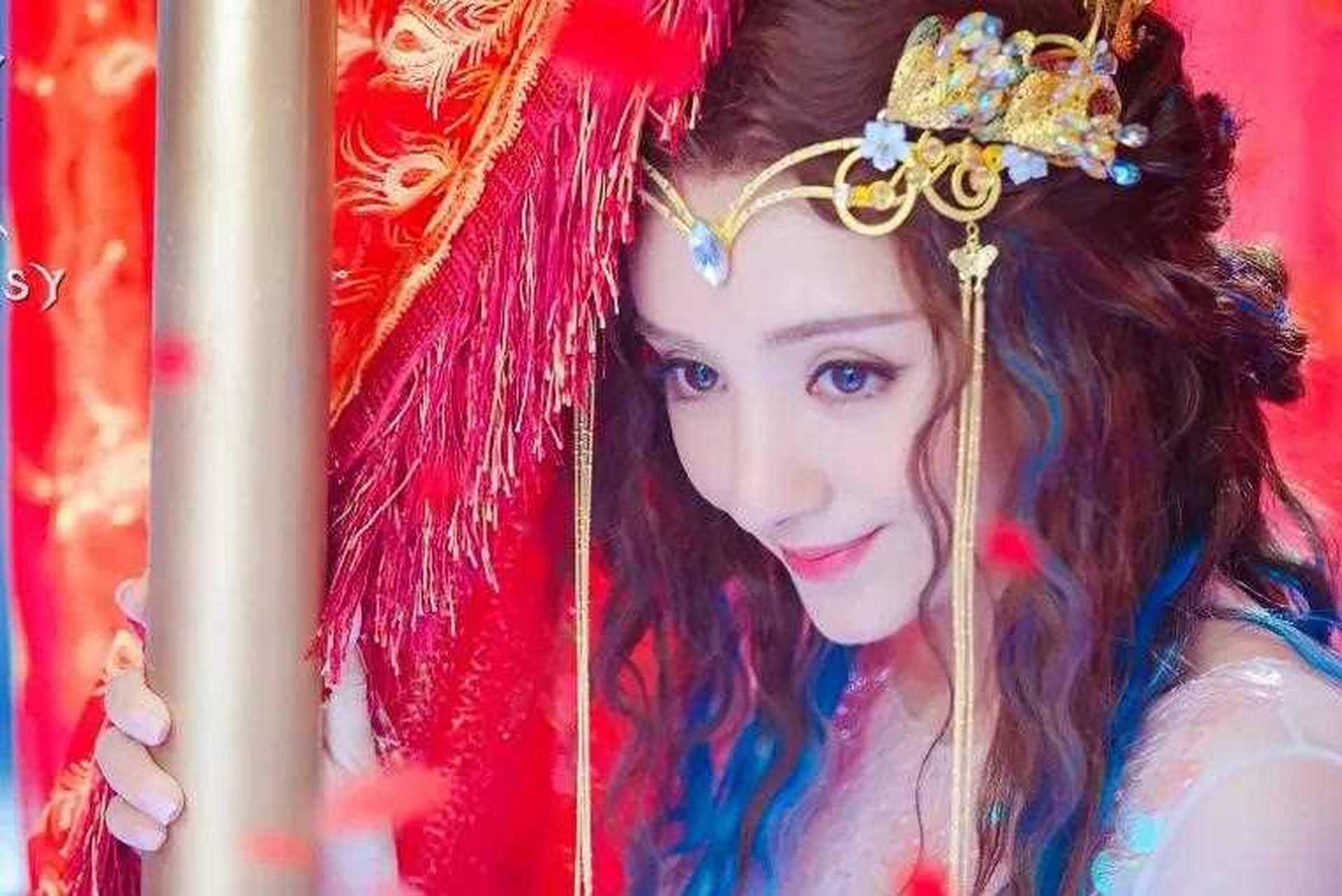 《幻城》中岚裳的服装造型,麦迪娜还是挺适合古装的!