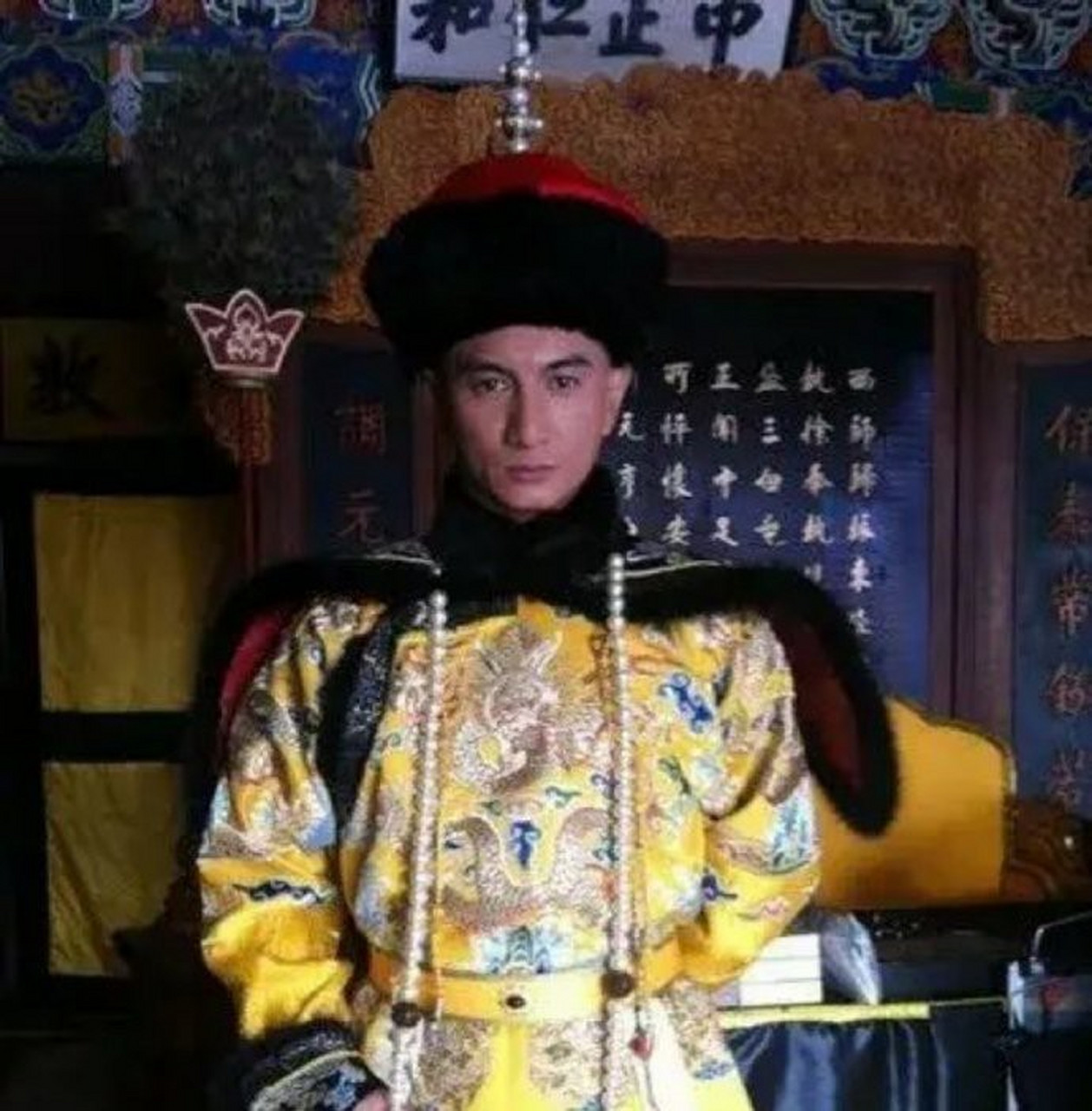 5年后,胤禛已经是雍正皇年,书生已中进士.