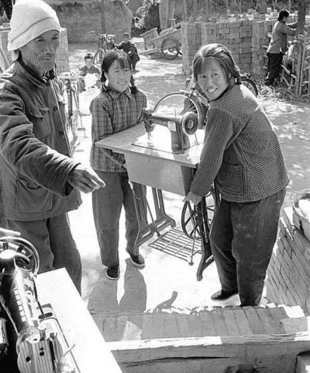 80年代老照片,用图带你看最真实的历史,有没有你的记忆?