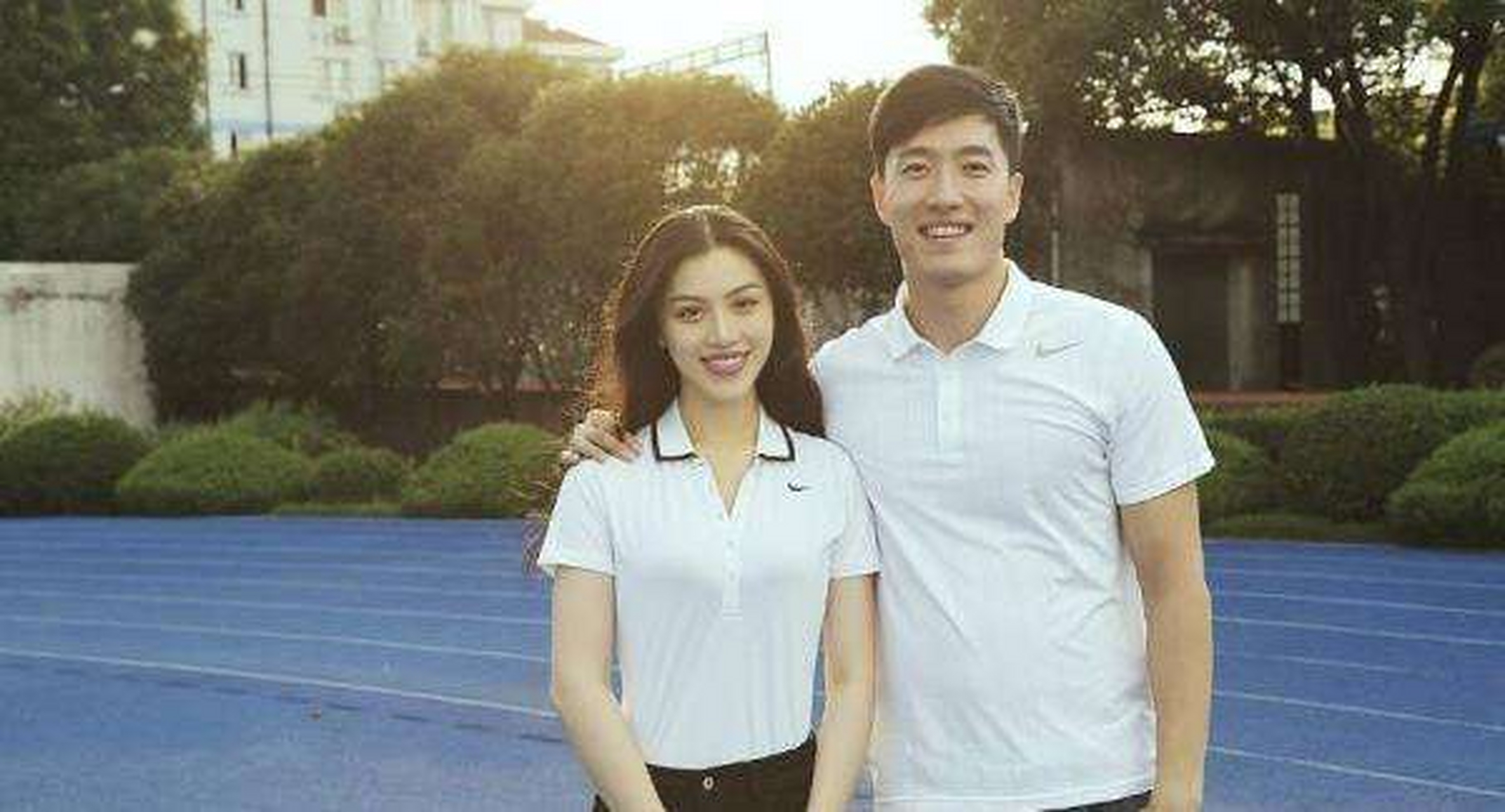 一家人聚餐的时候,葛天非常喜欢吃刘翔妈妈做的红烧肉,她打算吃第二块