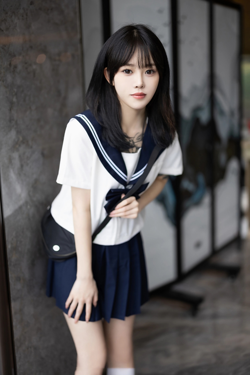 笑容清新,魅力迷人.时尚jk制服,展现自信与魅力.