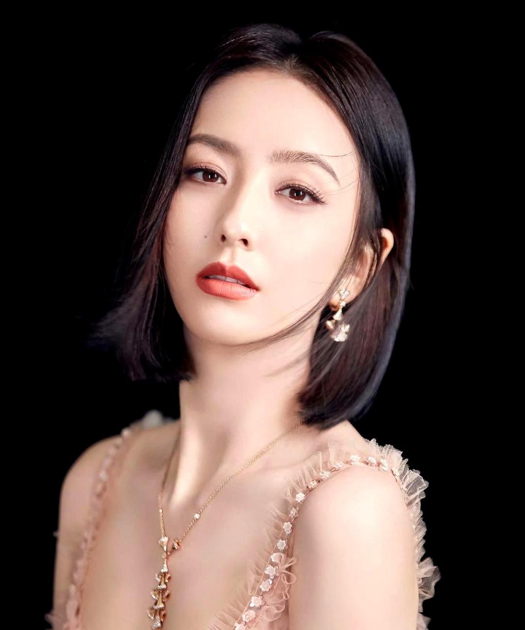 佟丽娅脸上的痣恰到好处,非常有特色.