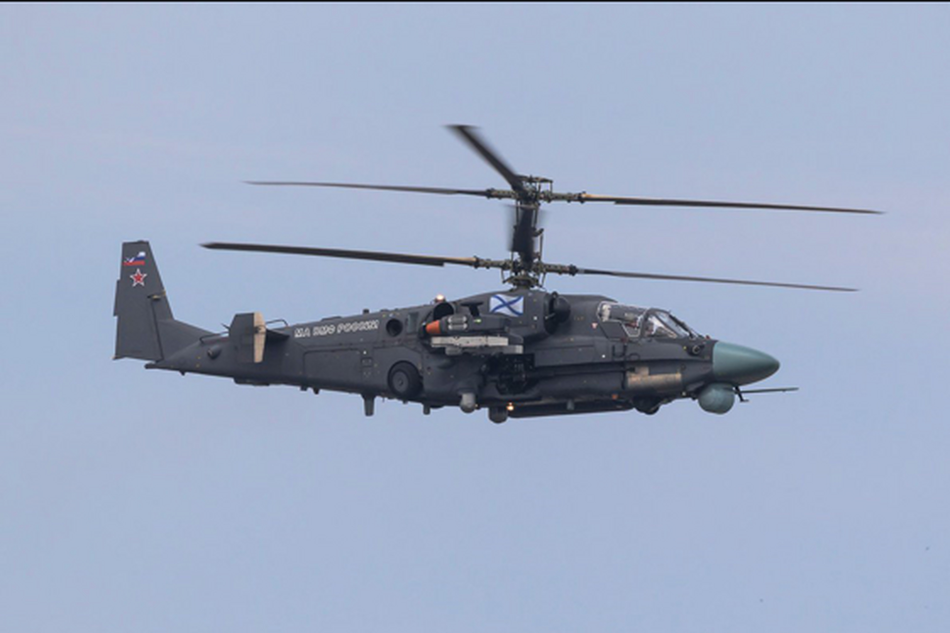 【#国产新型直升机ac332首飞#】4月7日,由中国航空工业集团全新研制的